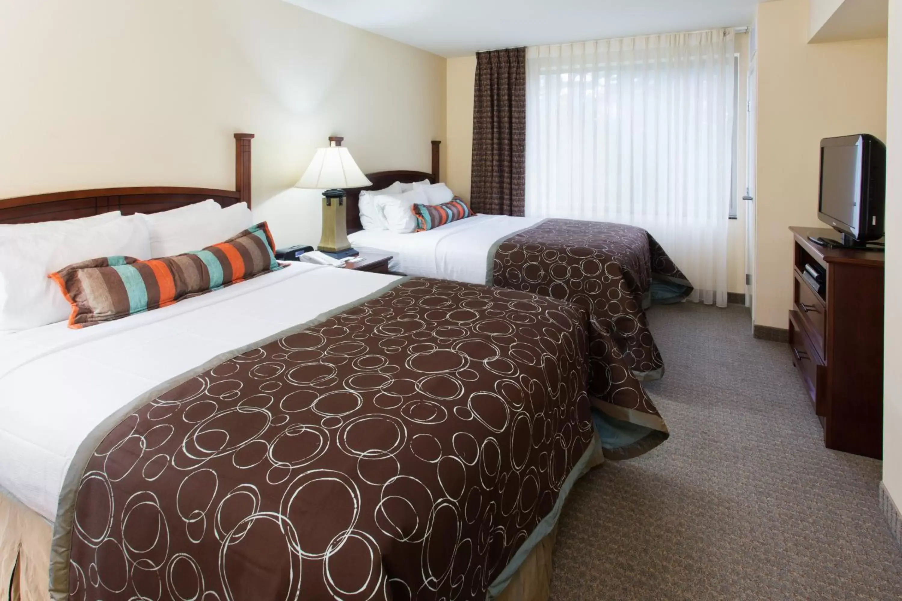 Bedroom, Bed in Staybridge Suites Everett - Paine Field, an IHG Hotel