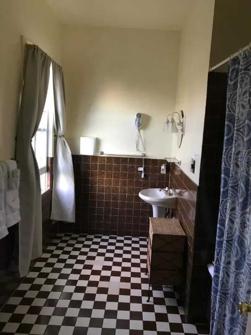 Bathroom in Union Hotel