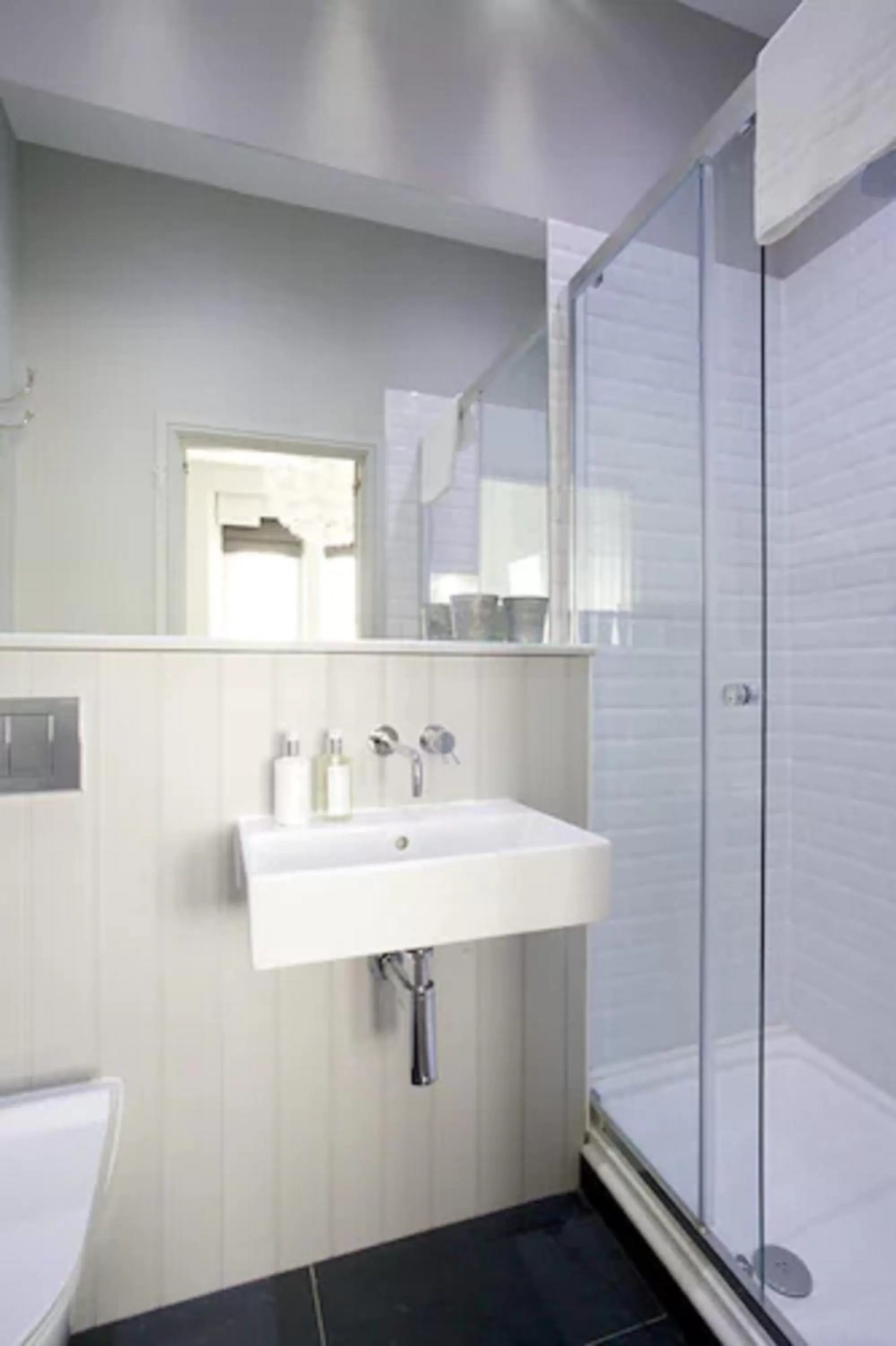 Bathroom in Georgian House Hotel