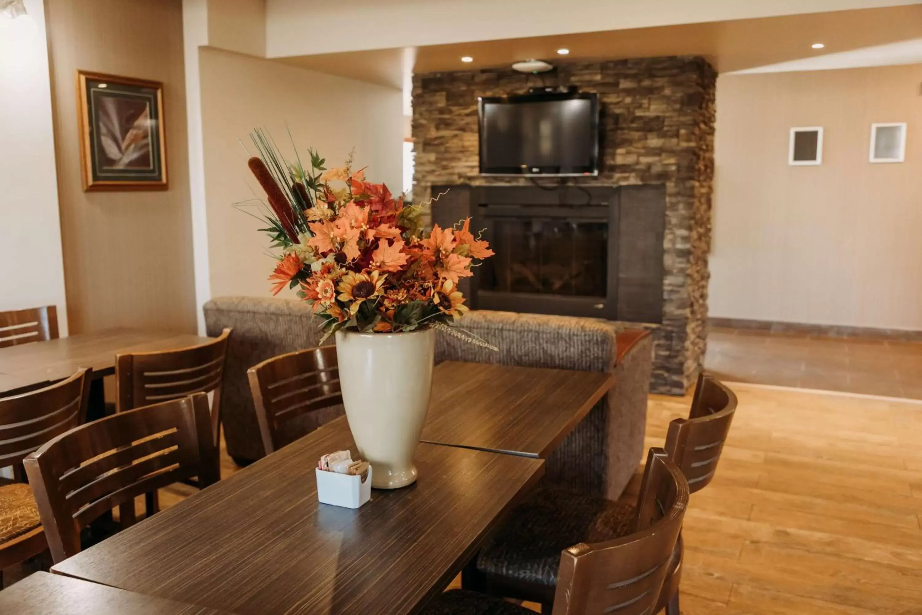 Breakfast, Dining Area in Coast Fort St John Hotel