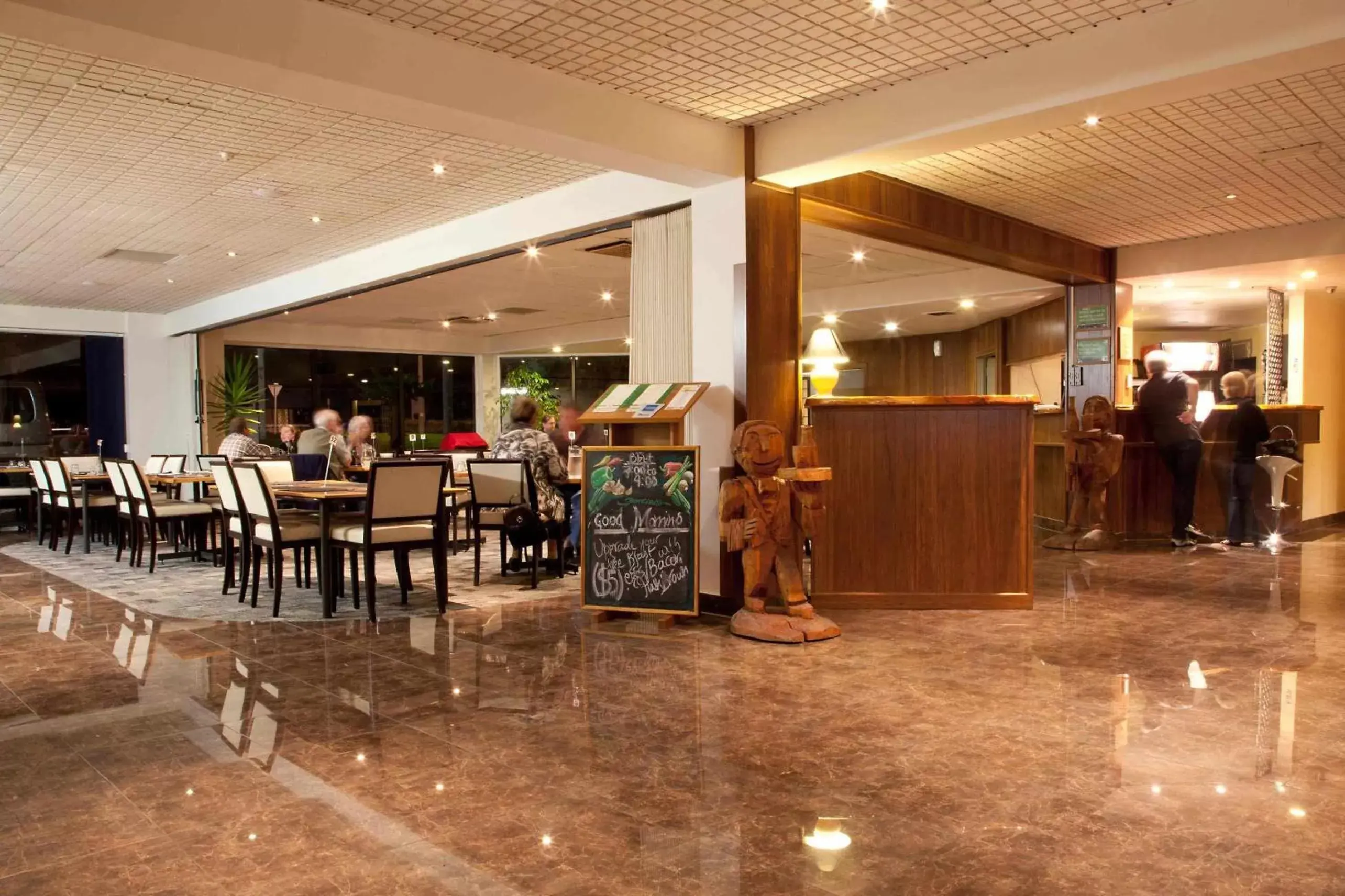 Restaurant/Places to Eat in Auckland Airport Kiwi Hotel