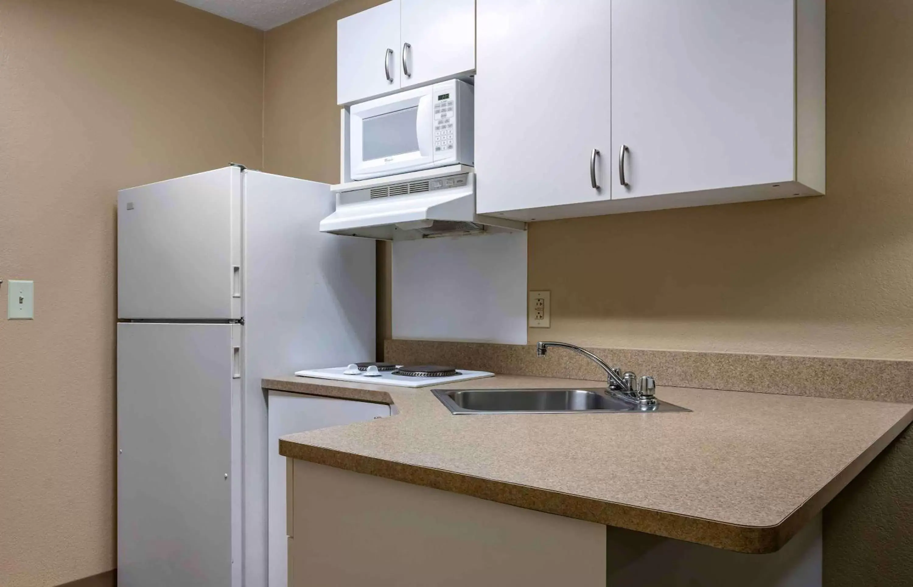 Bedroom, Kitchen/Kitchenette in Extended Stay America Suites - Pittsburgh - West Mifflin