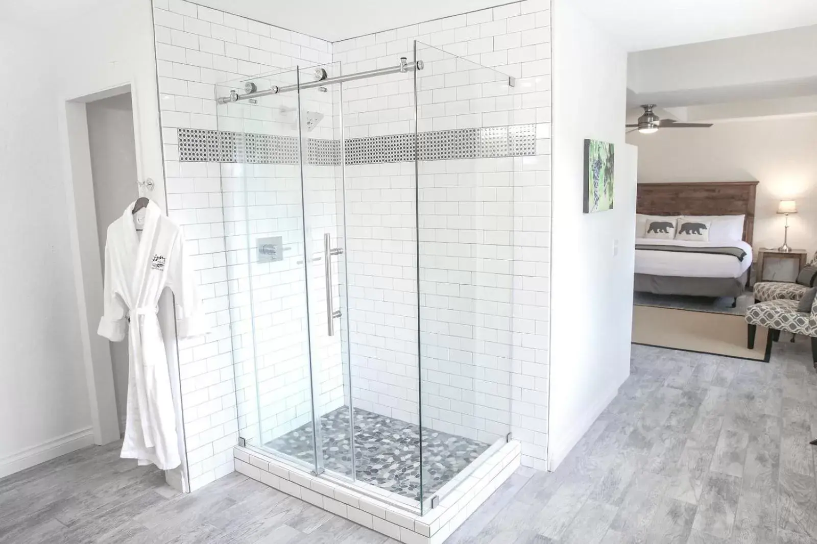 Shower, Bed in The Eden House Vineyard Shower, Bed in The Eden House Vineyard