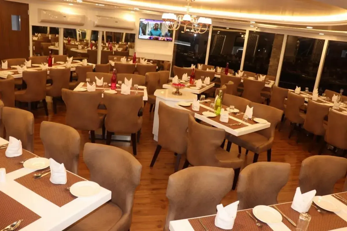 Restaurant/Places to Eat in Hotel Pushpvilla