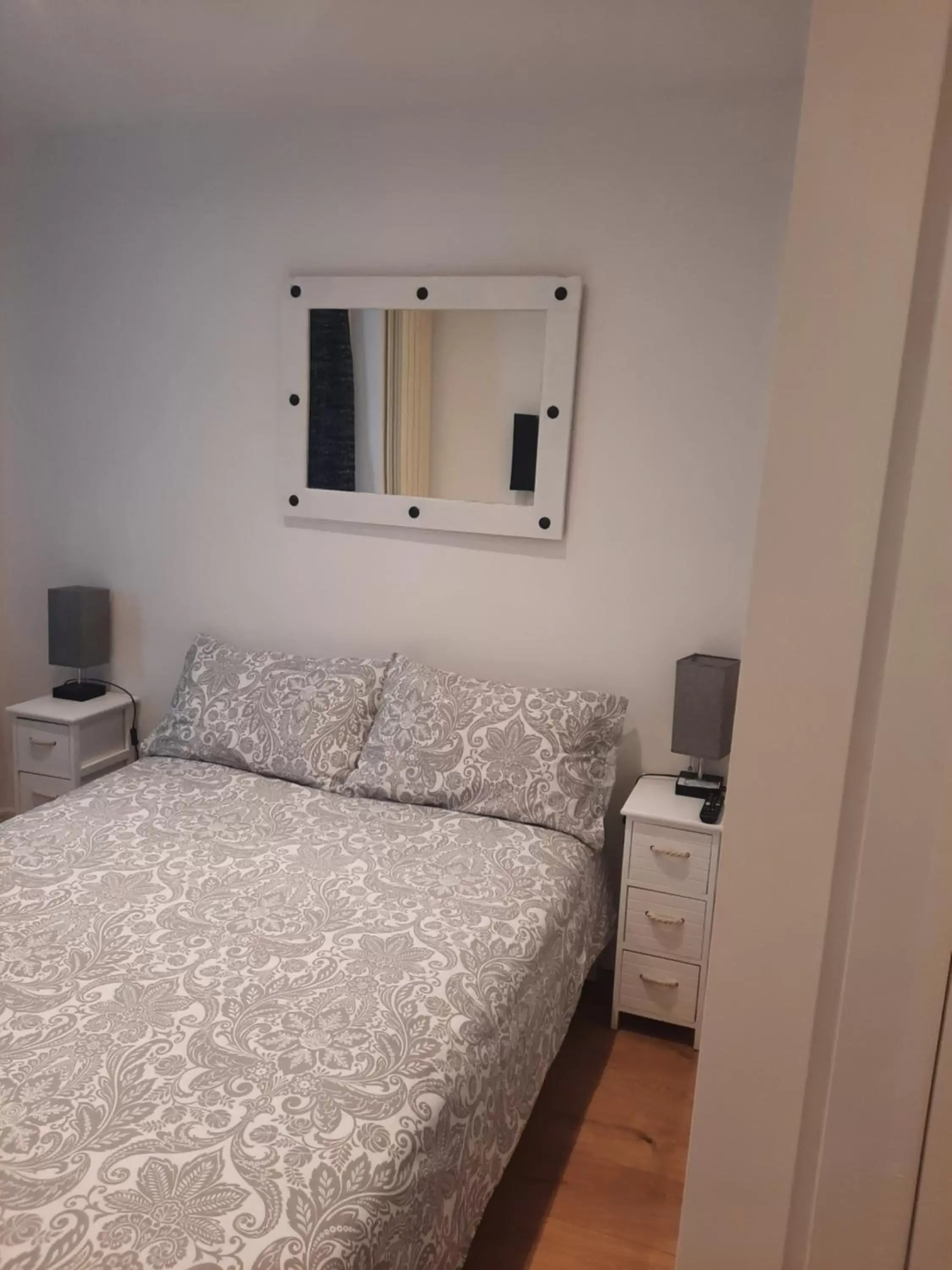 Bed in Lovely Home with full en-suite double bed rooms