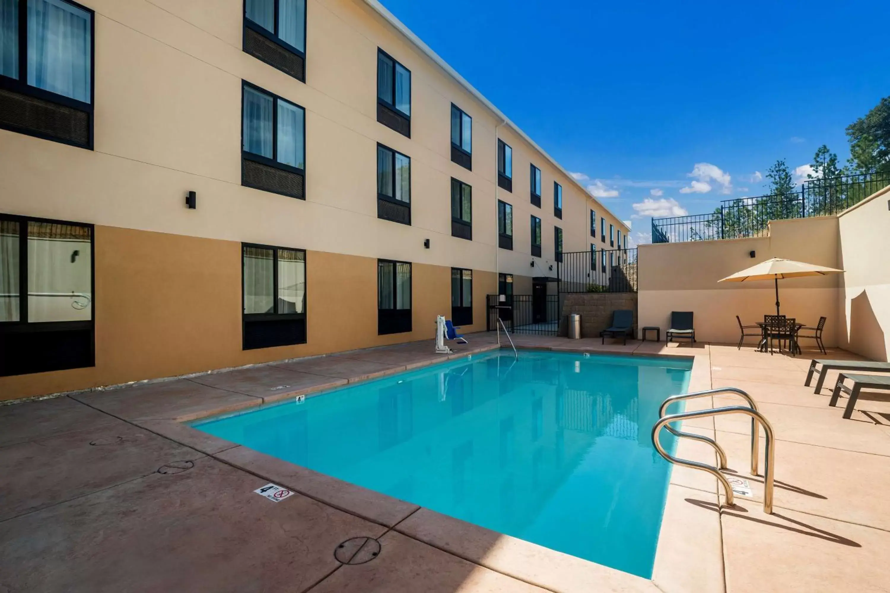 Pool view, Swimming Pool in Best Western Colfax