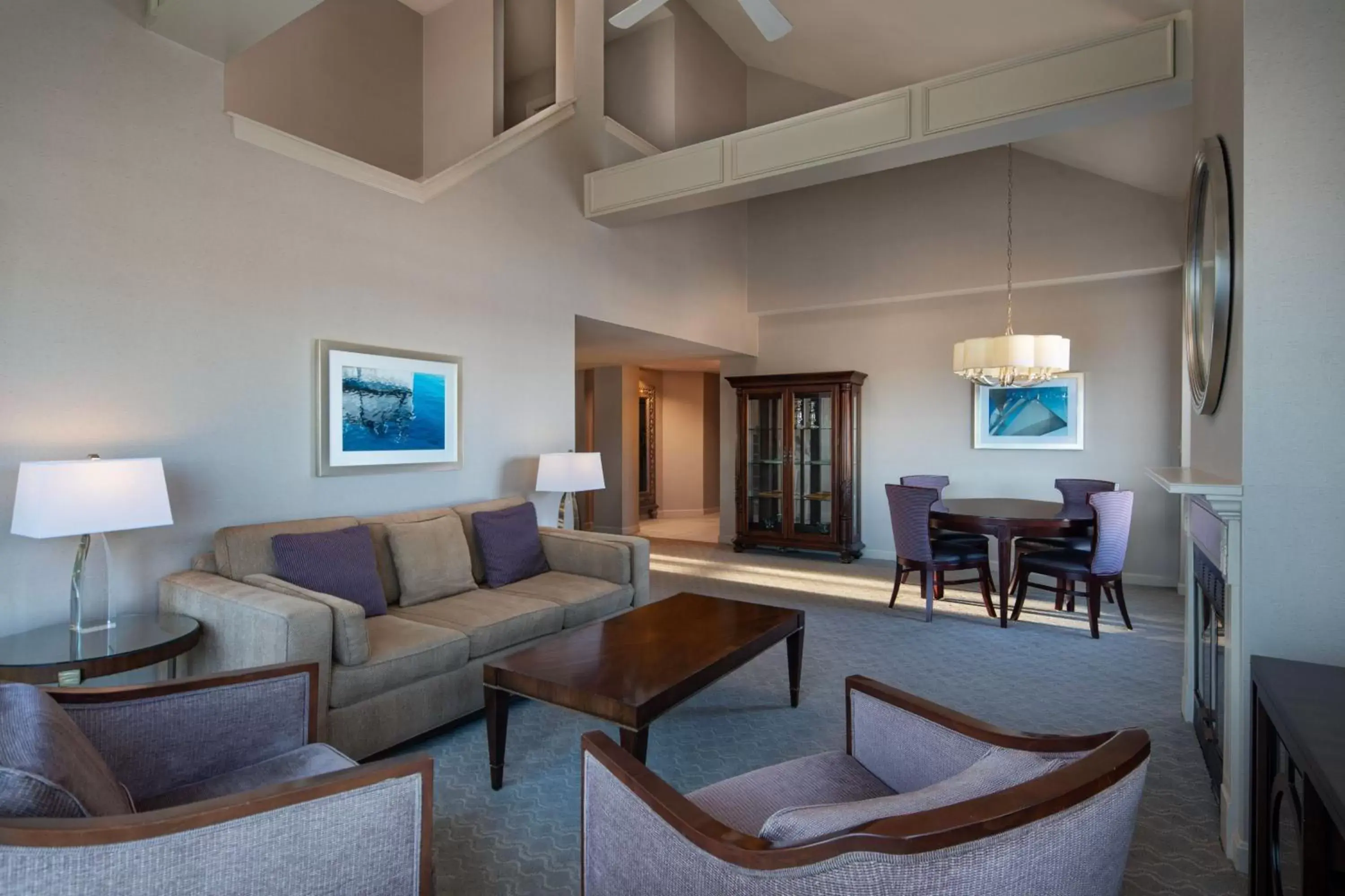 Living room, Seating Area in Sheraton Portsmouth Harborside Hotel