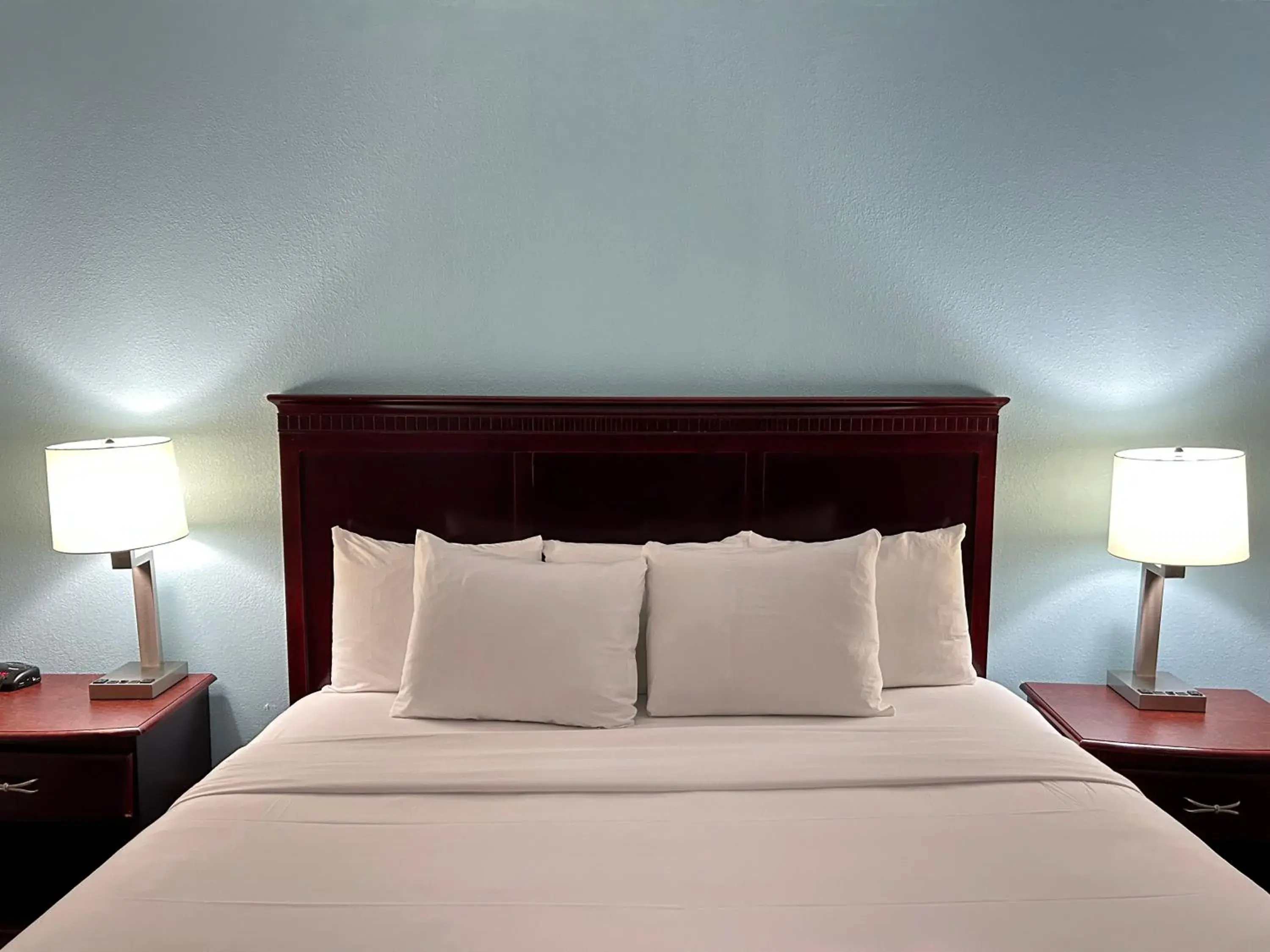 Bed in Clarion Inn & Suites Grand Rapids Airport Bed in Clarion Inn & Suites Grand Rapids Airport