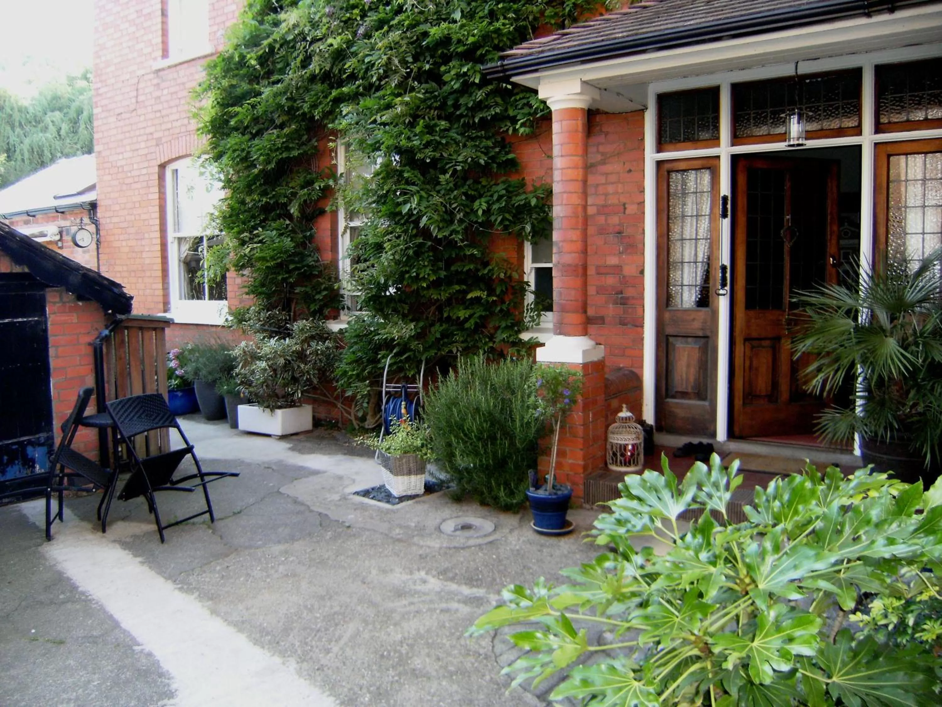Facade/entrance, Patio/Outdoor Area in Bridge House Bed & Breakfast
