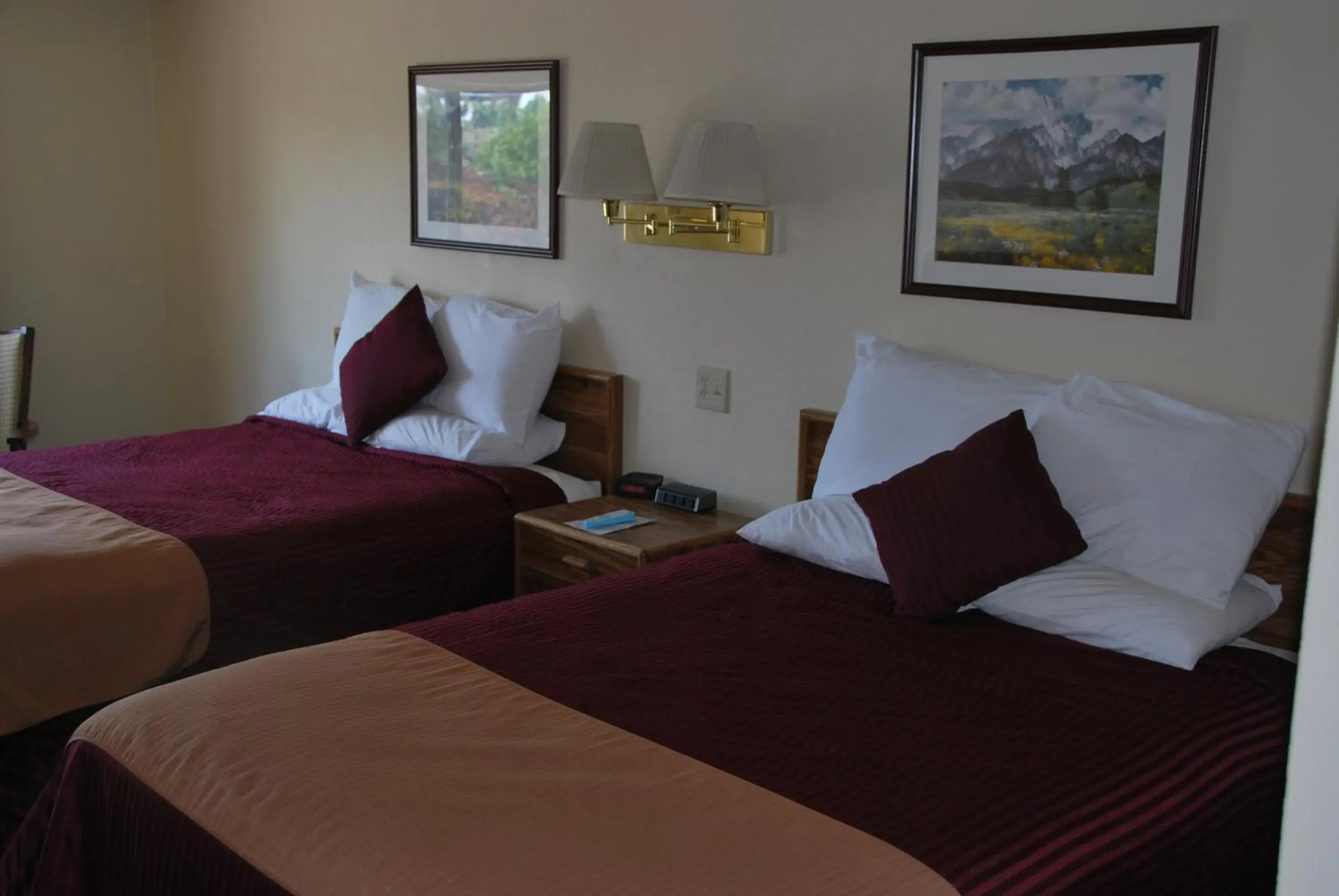 Bedroom, Bed in National 9 Inn Price