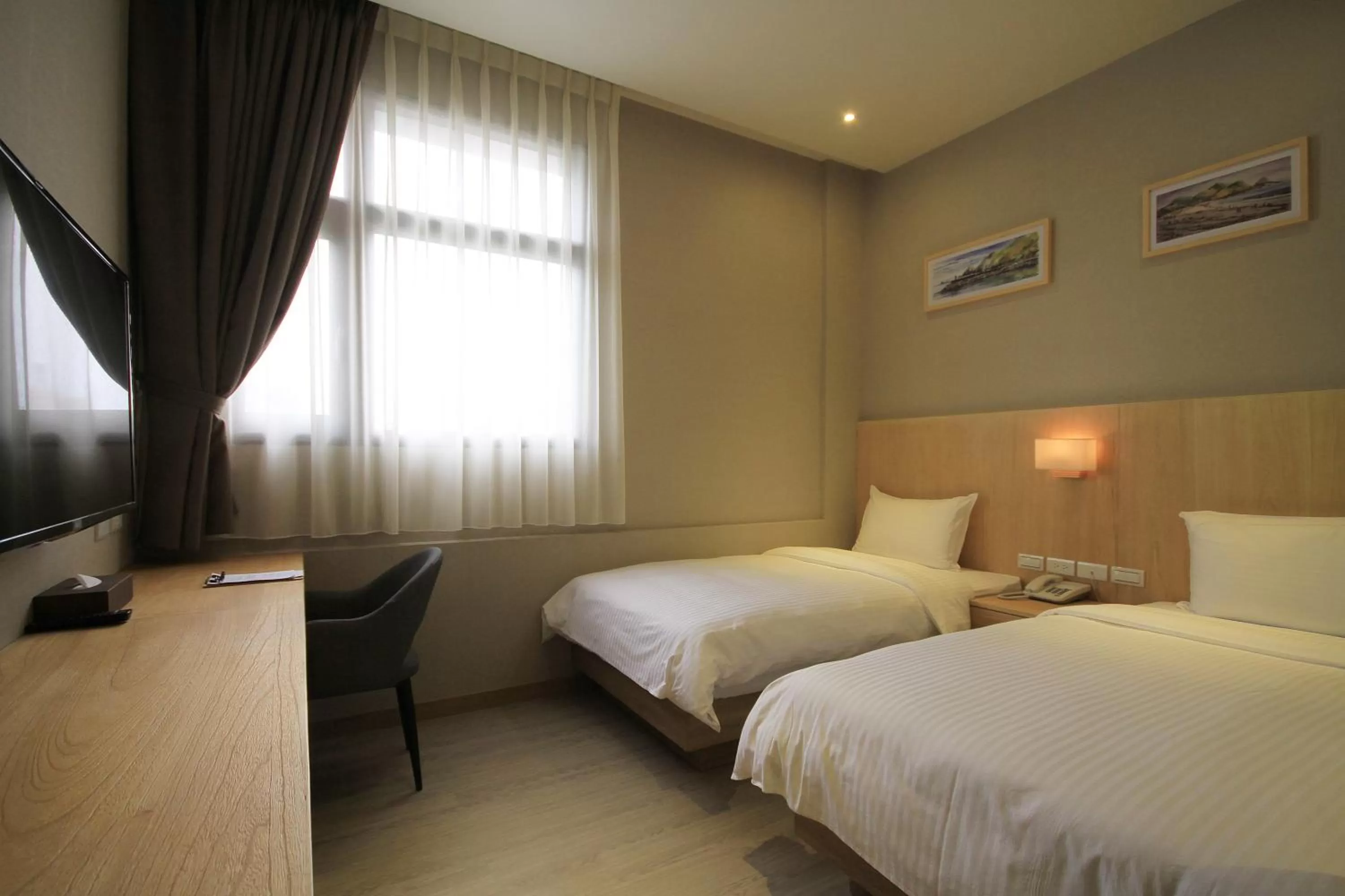 Photo of the whole room, Bed in Hangkhau Hotel