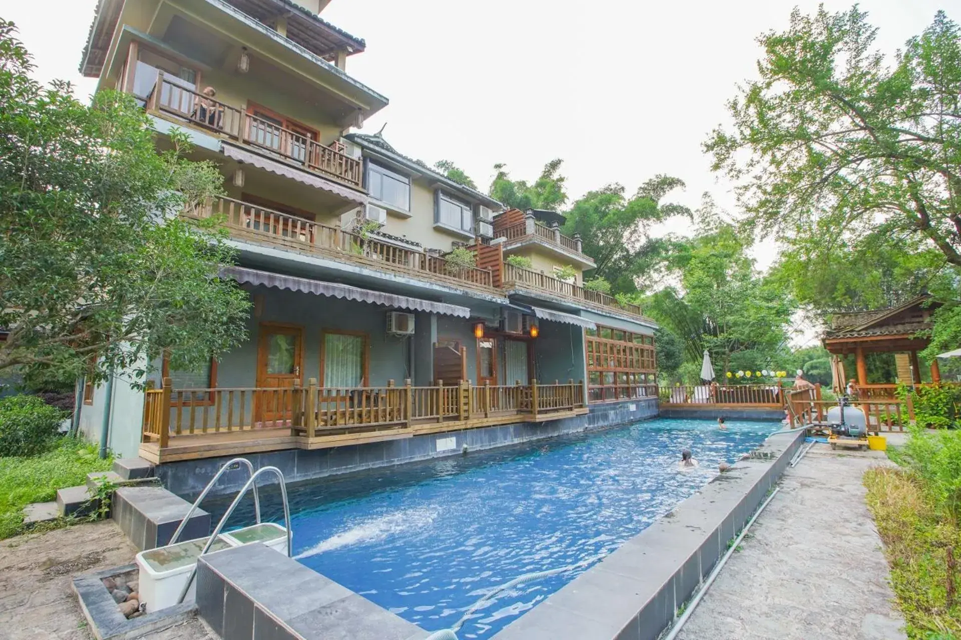 Property building, Swimming Pool in Yangshuo Moondance Hotel