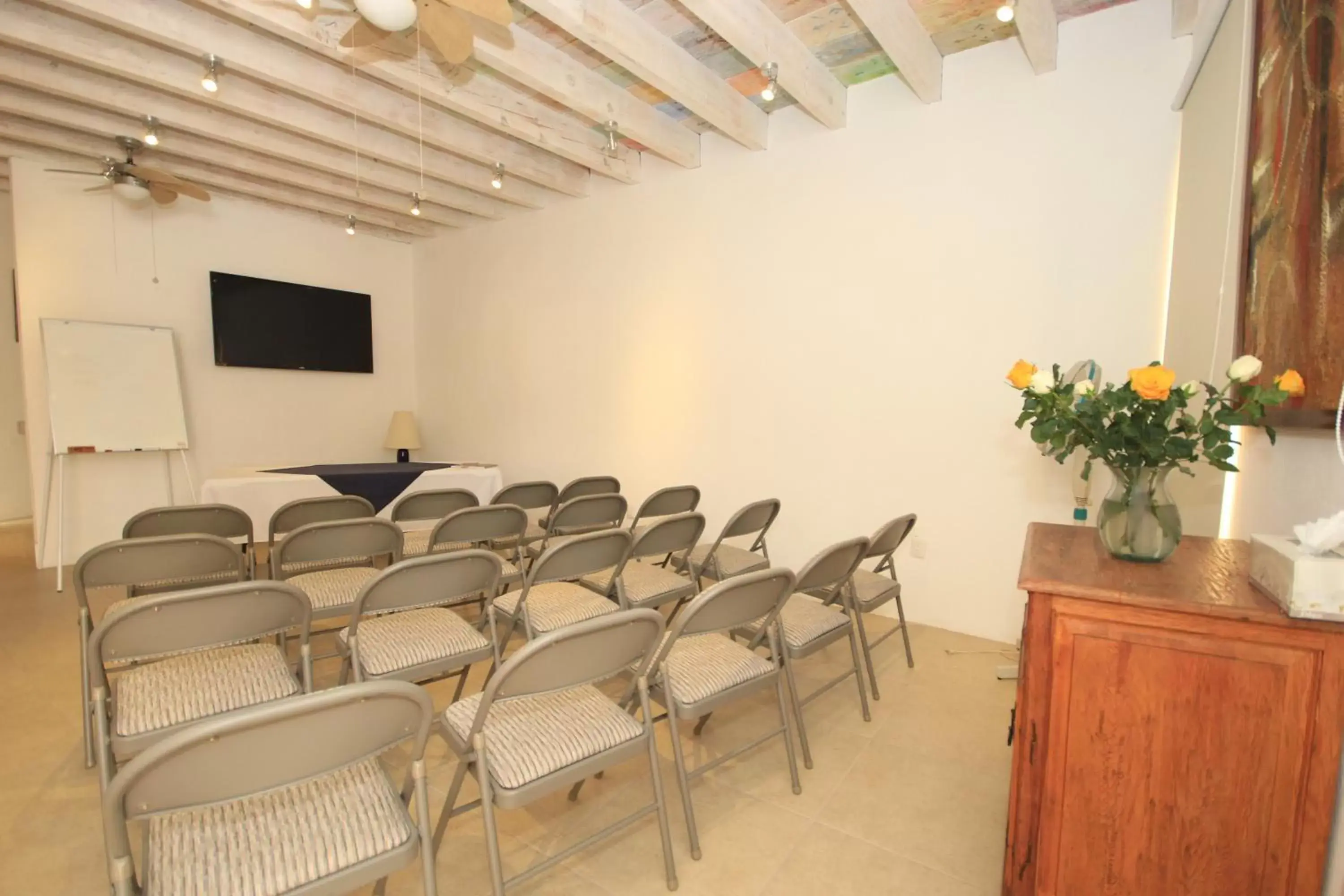 Business facilities in Villa Mirasol