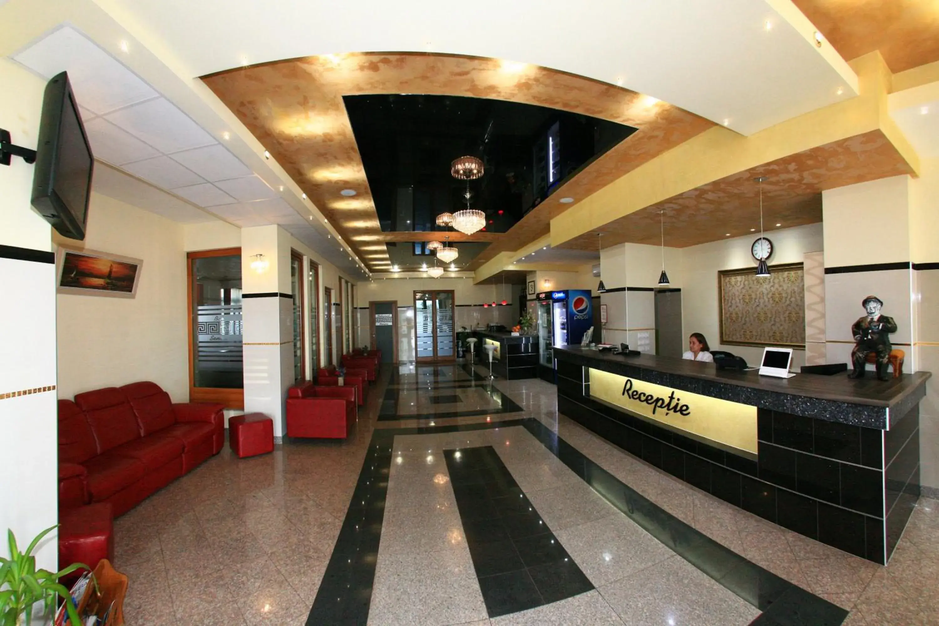 Staff, Lobby/Reception in Hotel Seneca