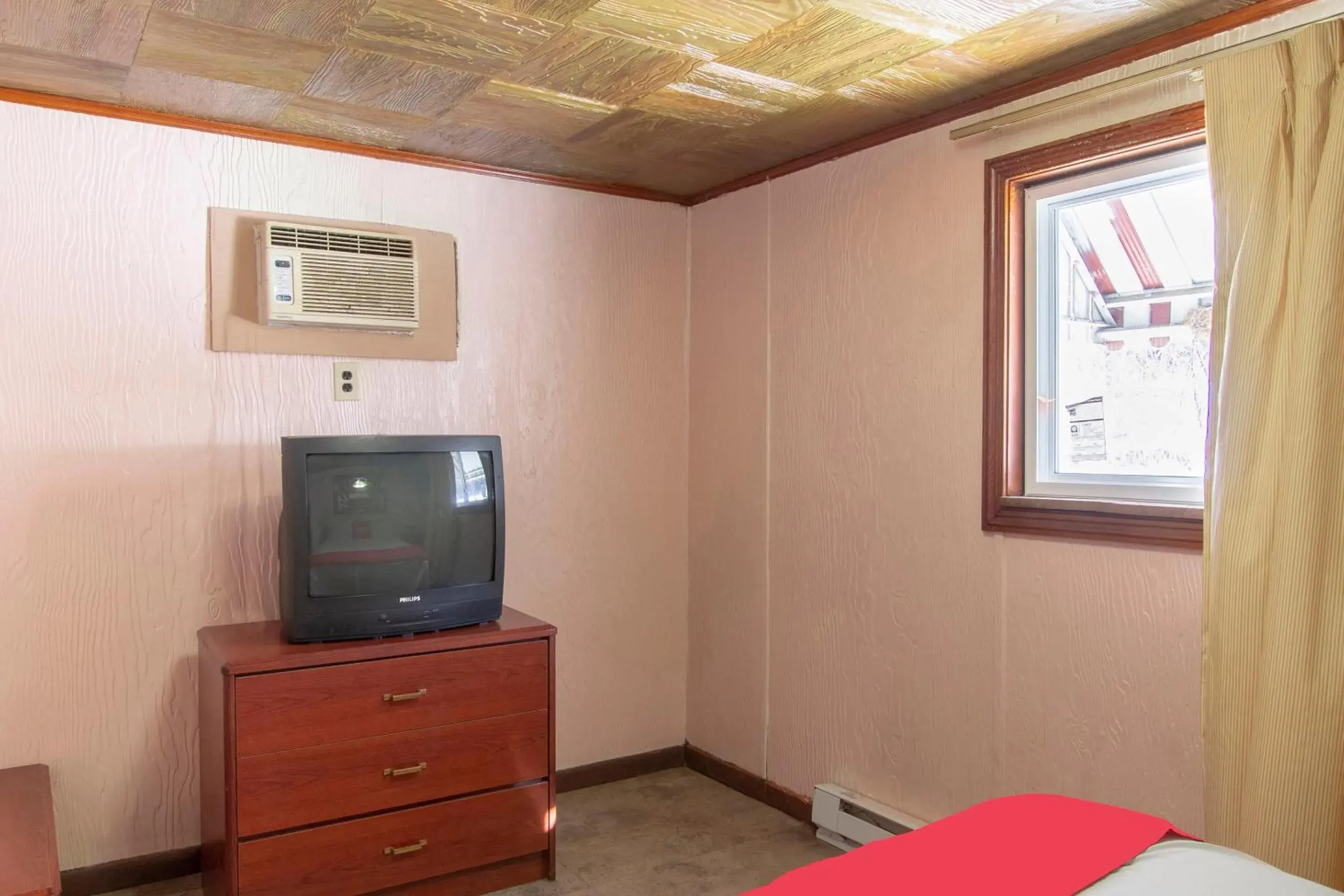 TV and multimedia, TV/Entertainment Center in OYO Hotel Wilkes-Barre East
