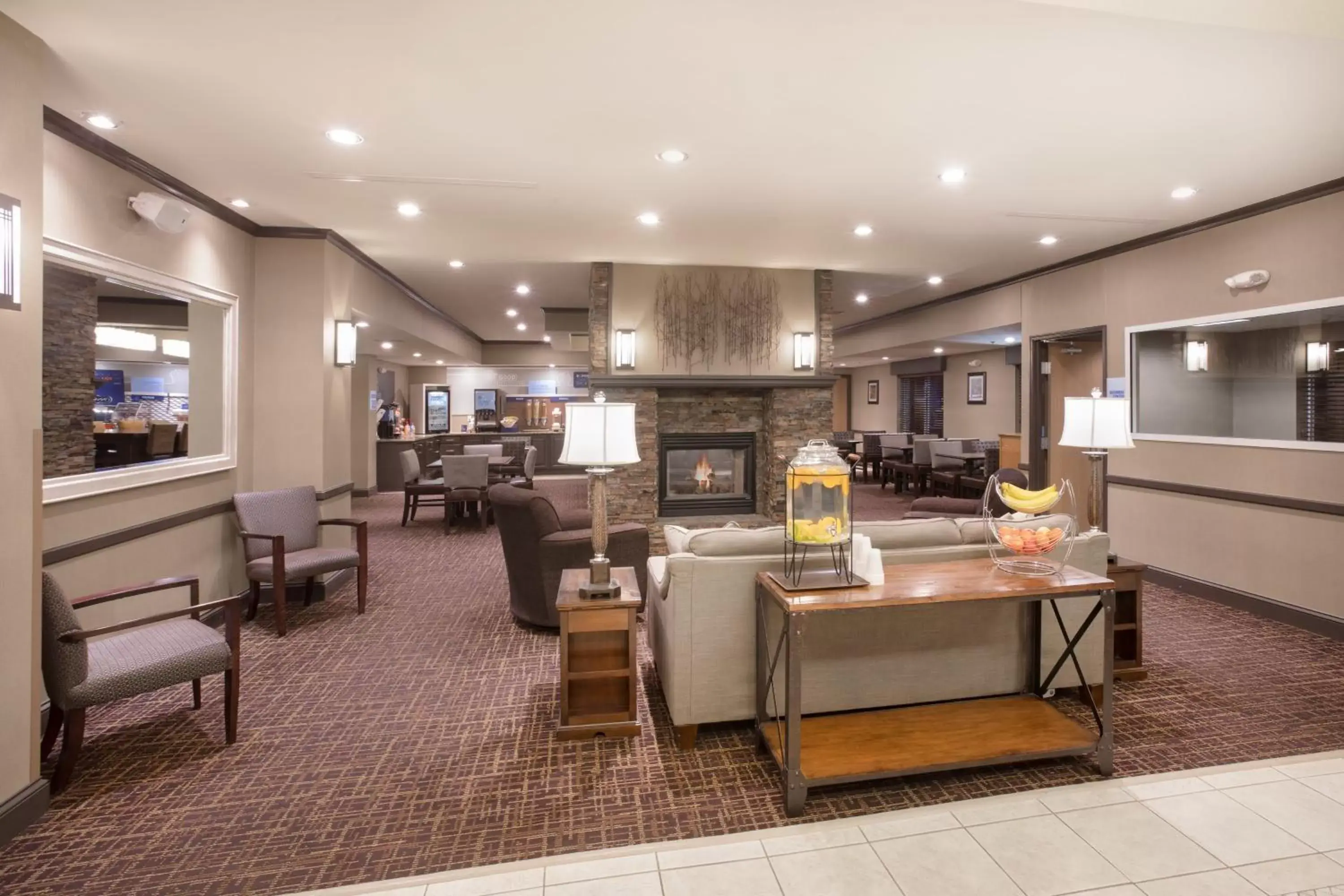 Property building, Restaurant/Places to Eat in Holiday Inn Express & Suites Yankton, an IHG Hotel