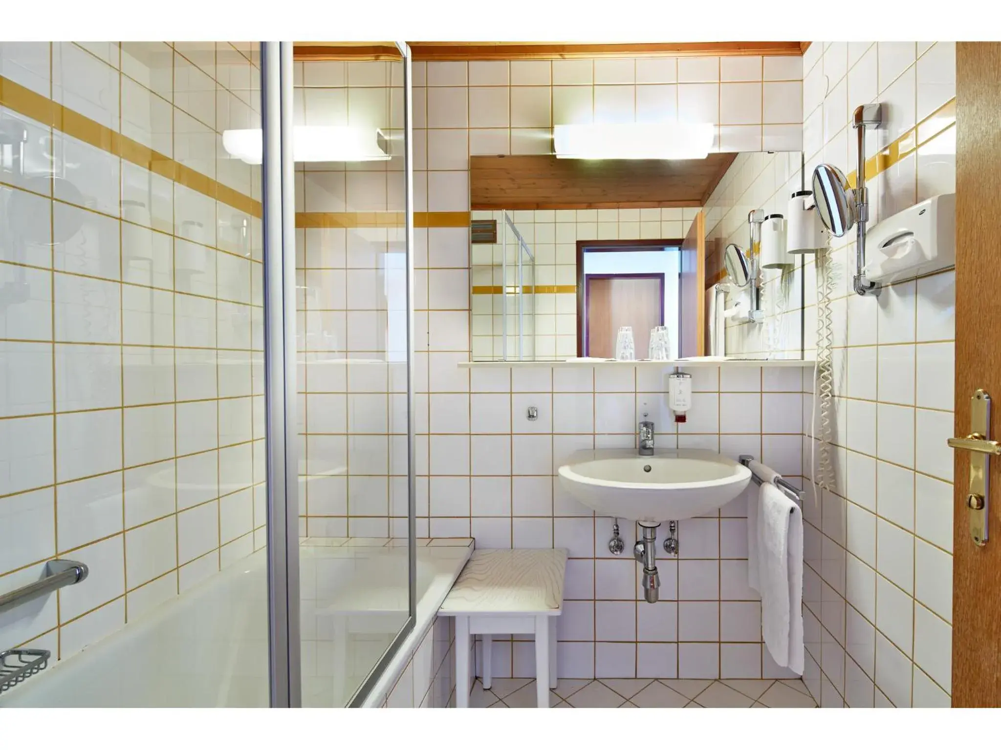 Bathroom in Hotel Fischerwirt Zell am See