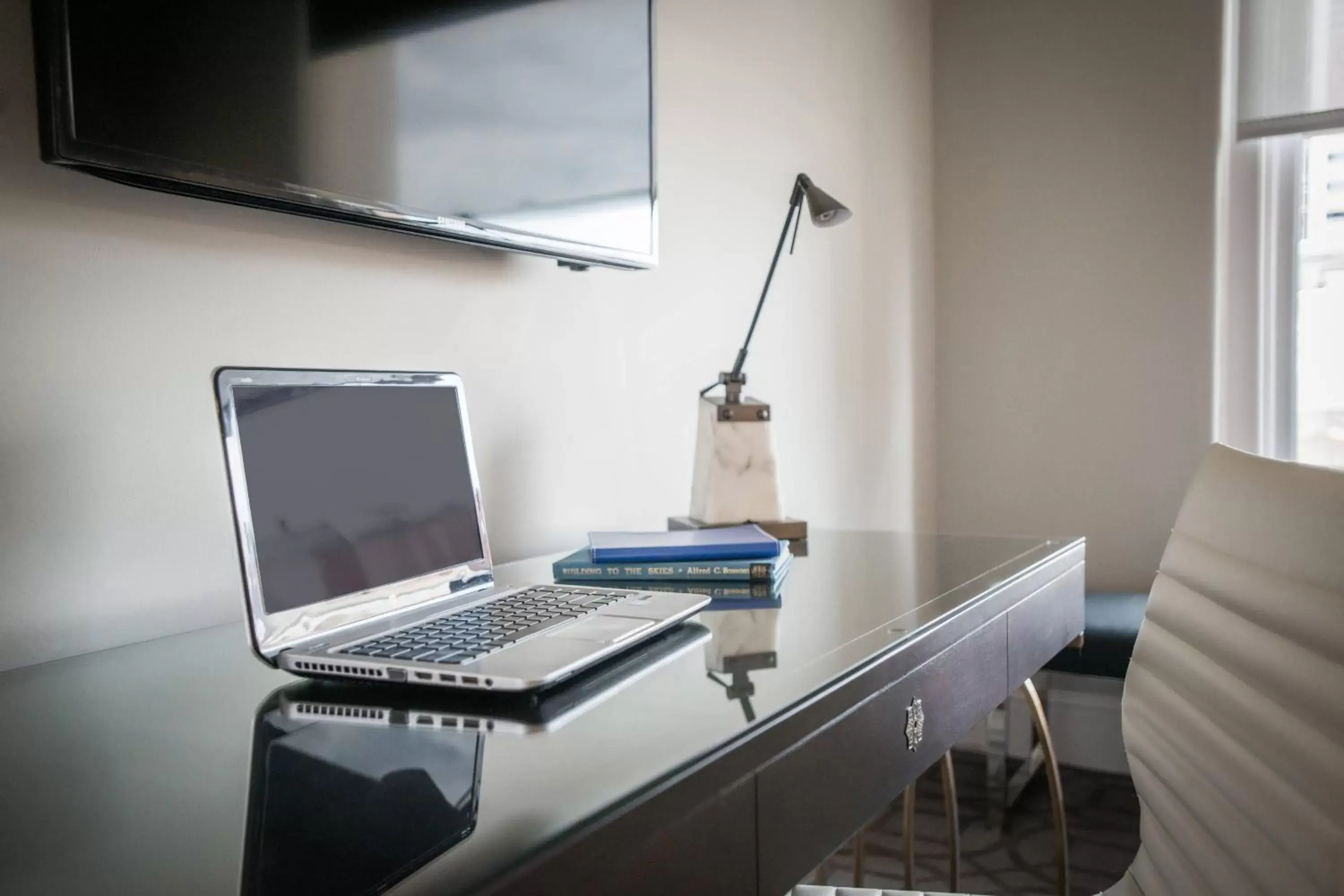 Photo of the whole room, Business Area/Conference Room in Magnolia Hotel Denver, a Tribute Portfolio Hotel