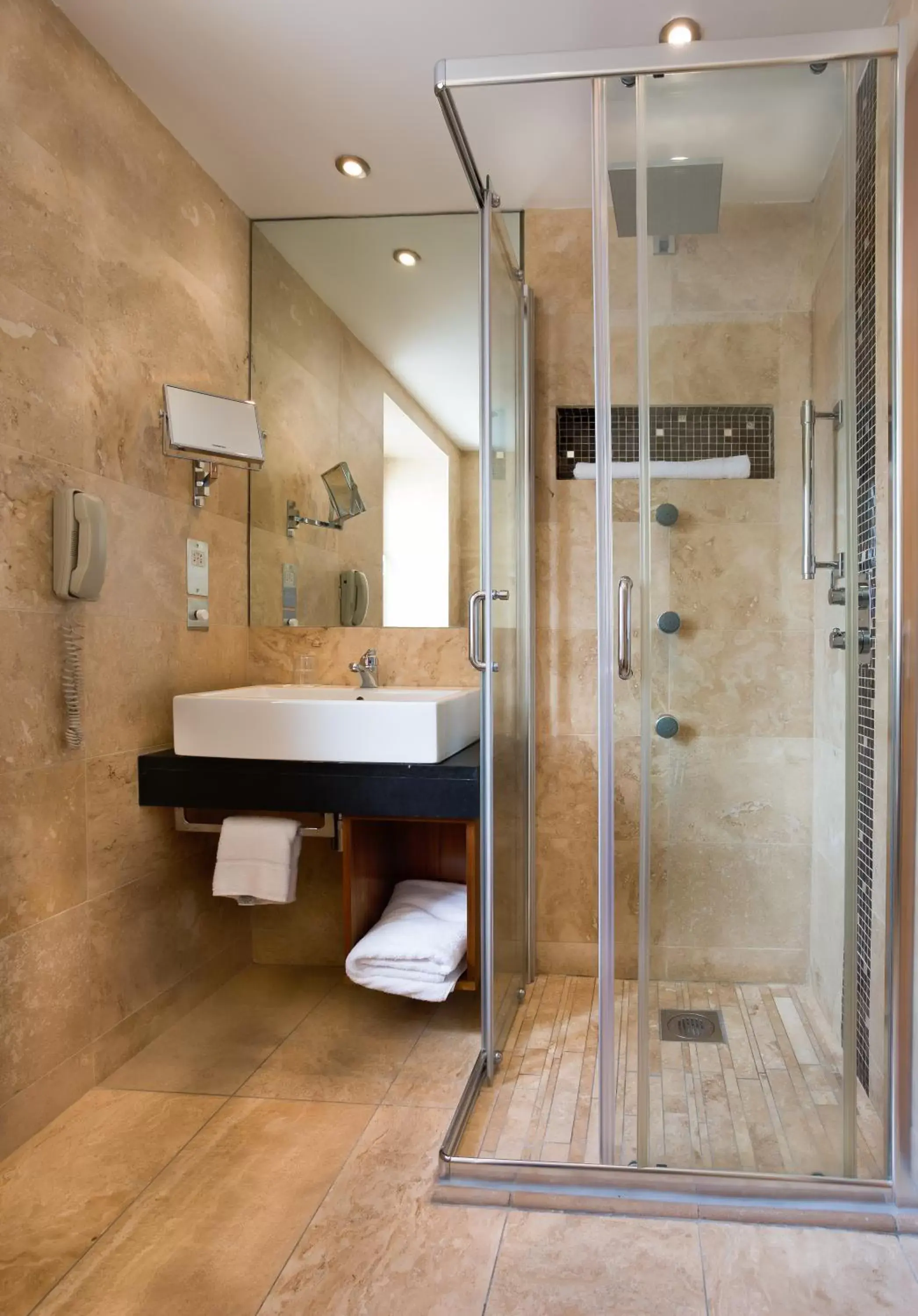 Bathroom in Rochestown Park Hotel