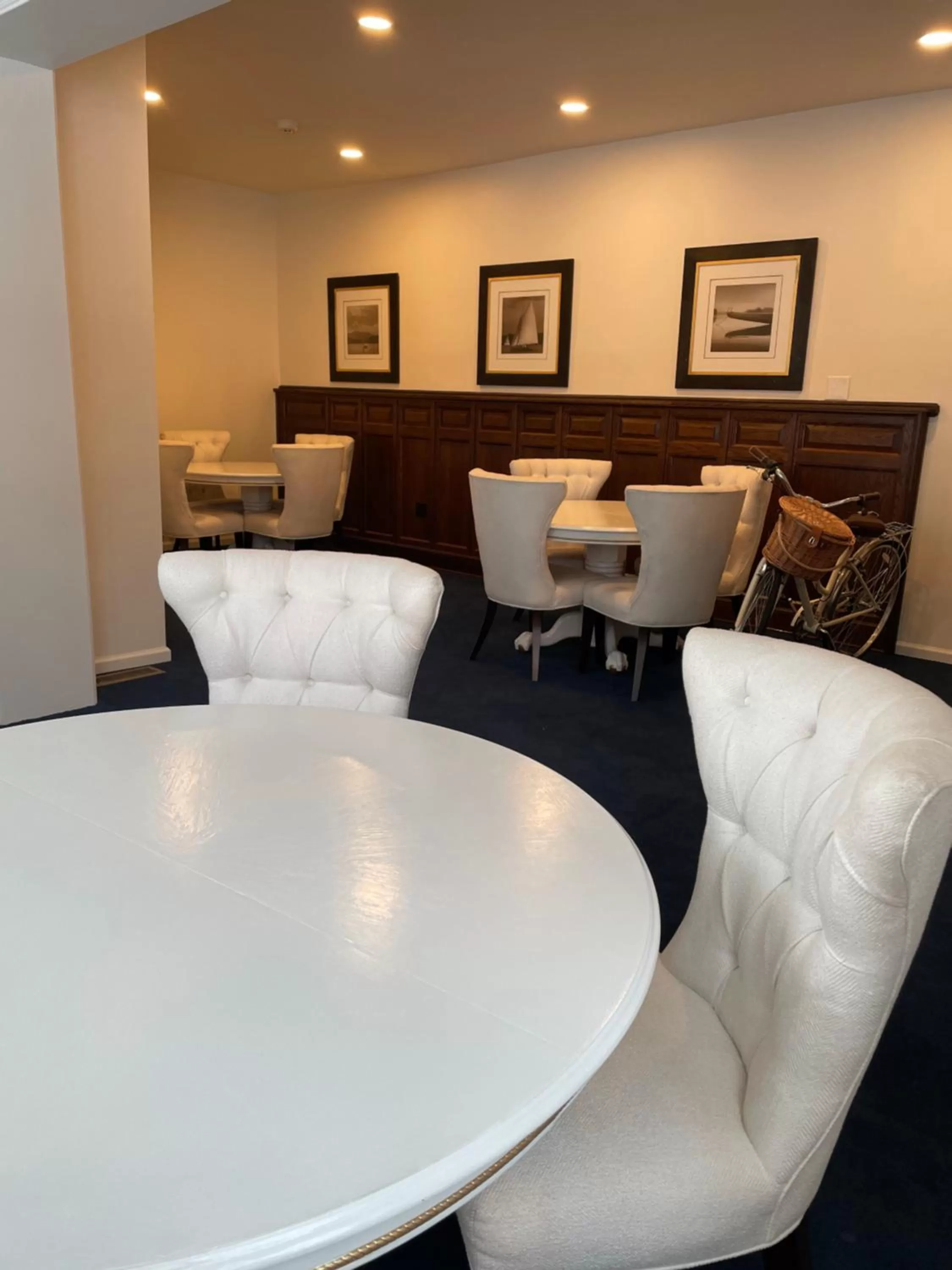 Restaurant/Places to Eat in The Argus Hotel & Cocktail Lounge