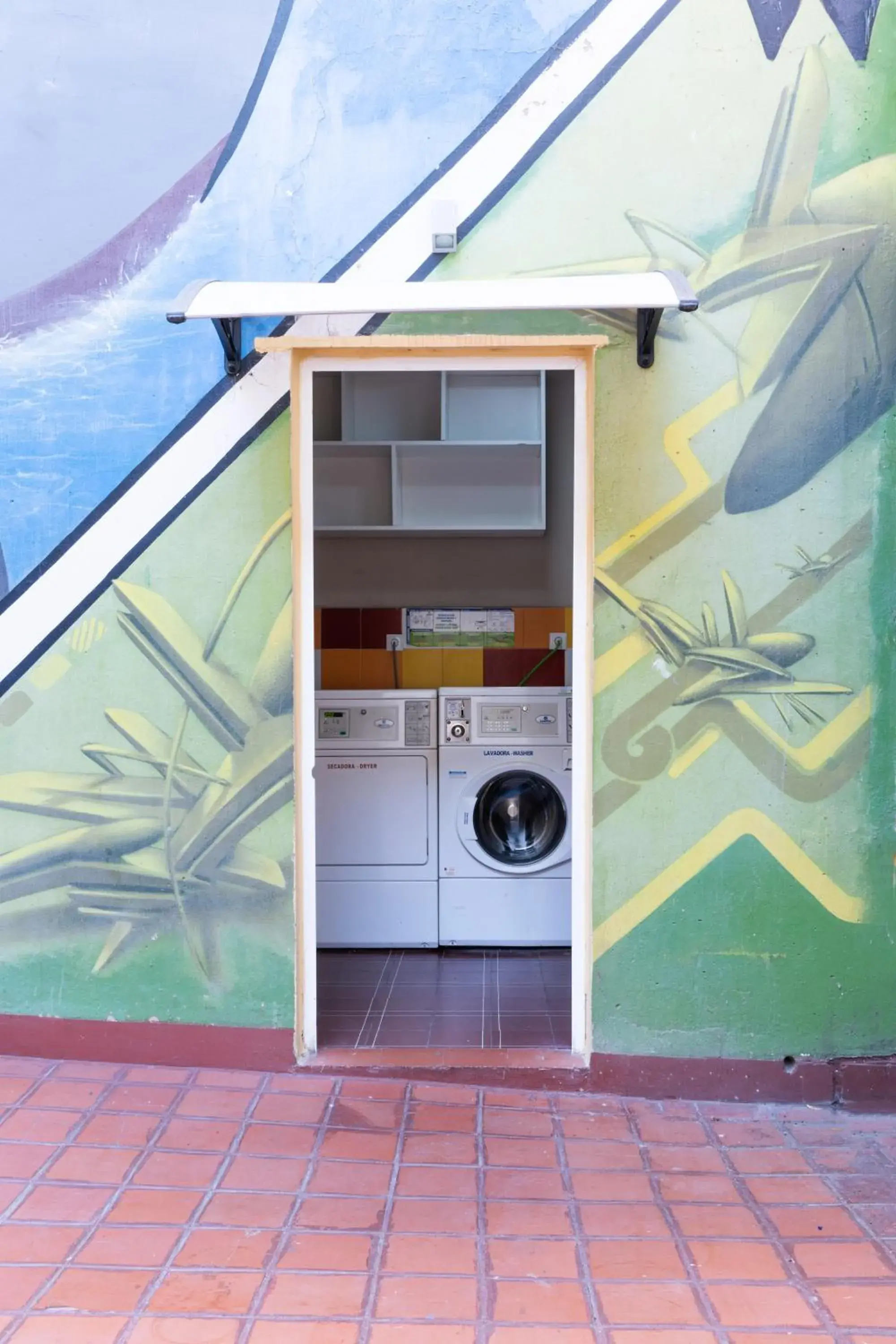 Kitchen/Kitchenette in Purple Nest Hostel