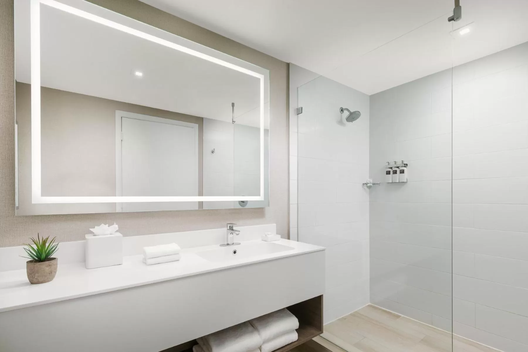 Shower in The Altair Bay Harbor Hotel