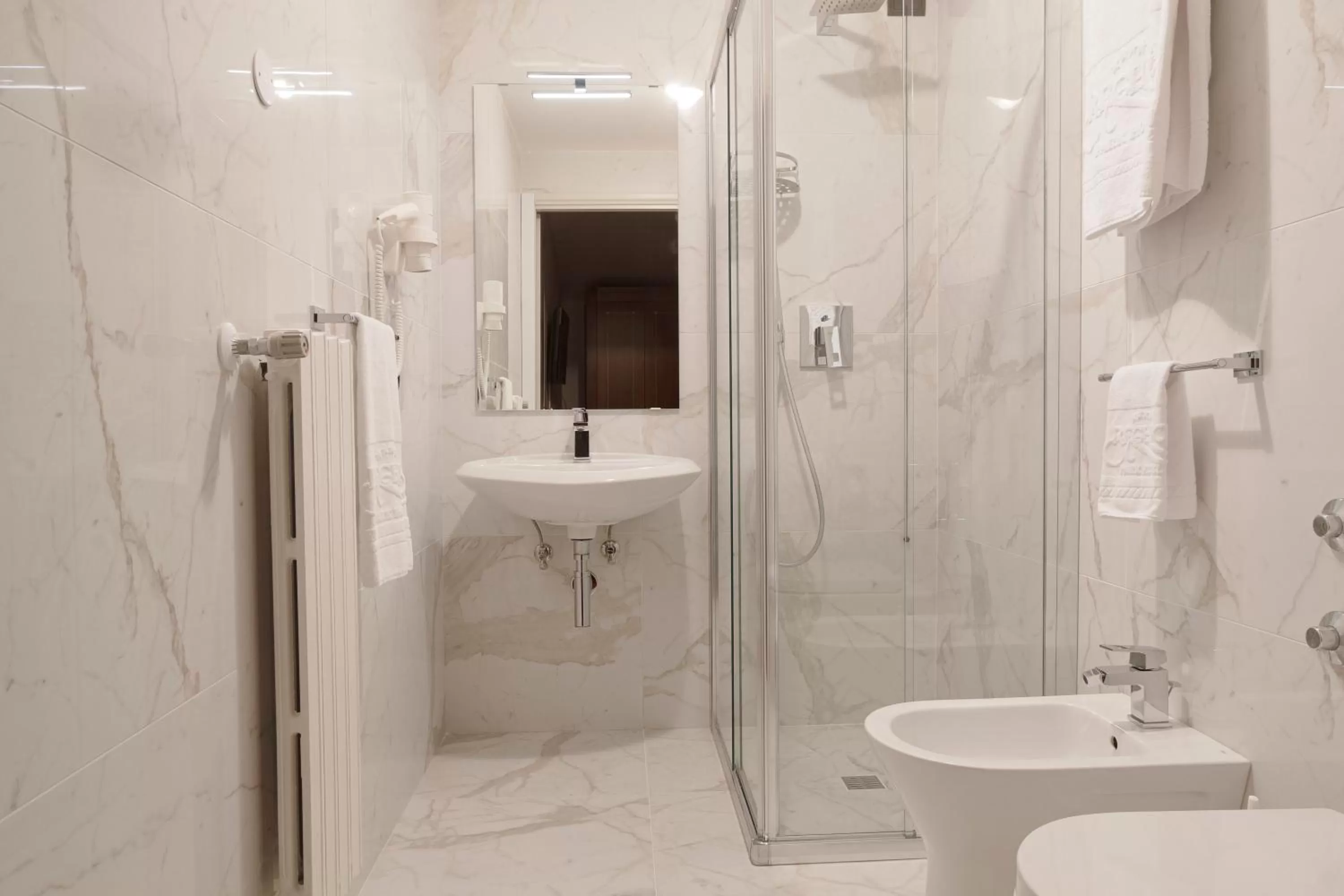 Shower in Rechigi Park Hotel