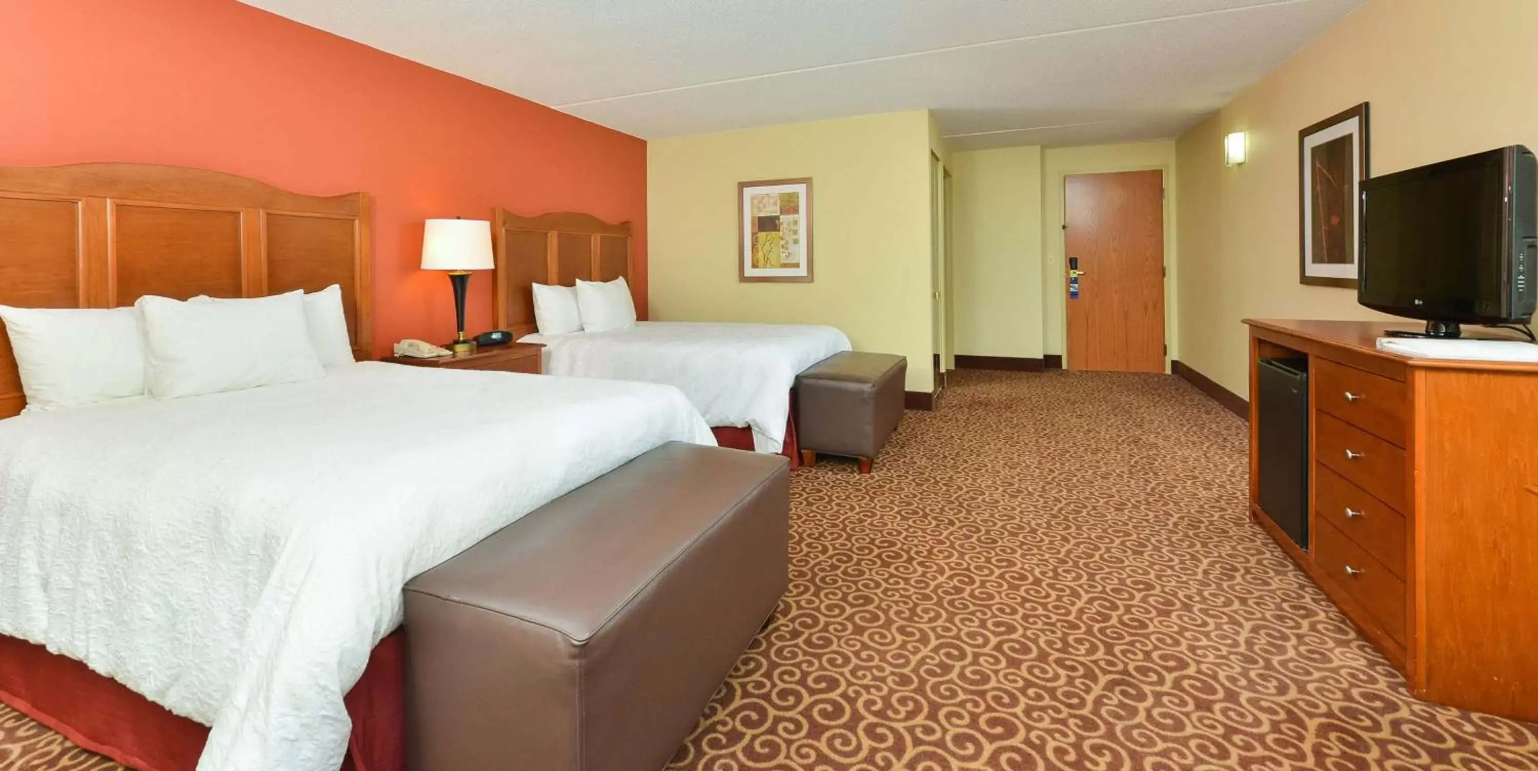 Bedroom, Bed in Hampton Inn Chicago-Carol Stream