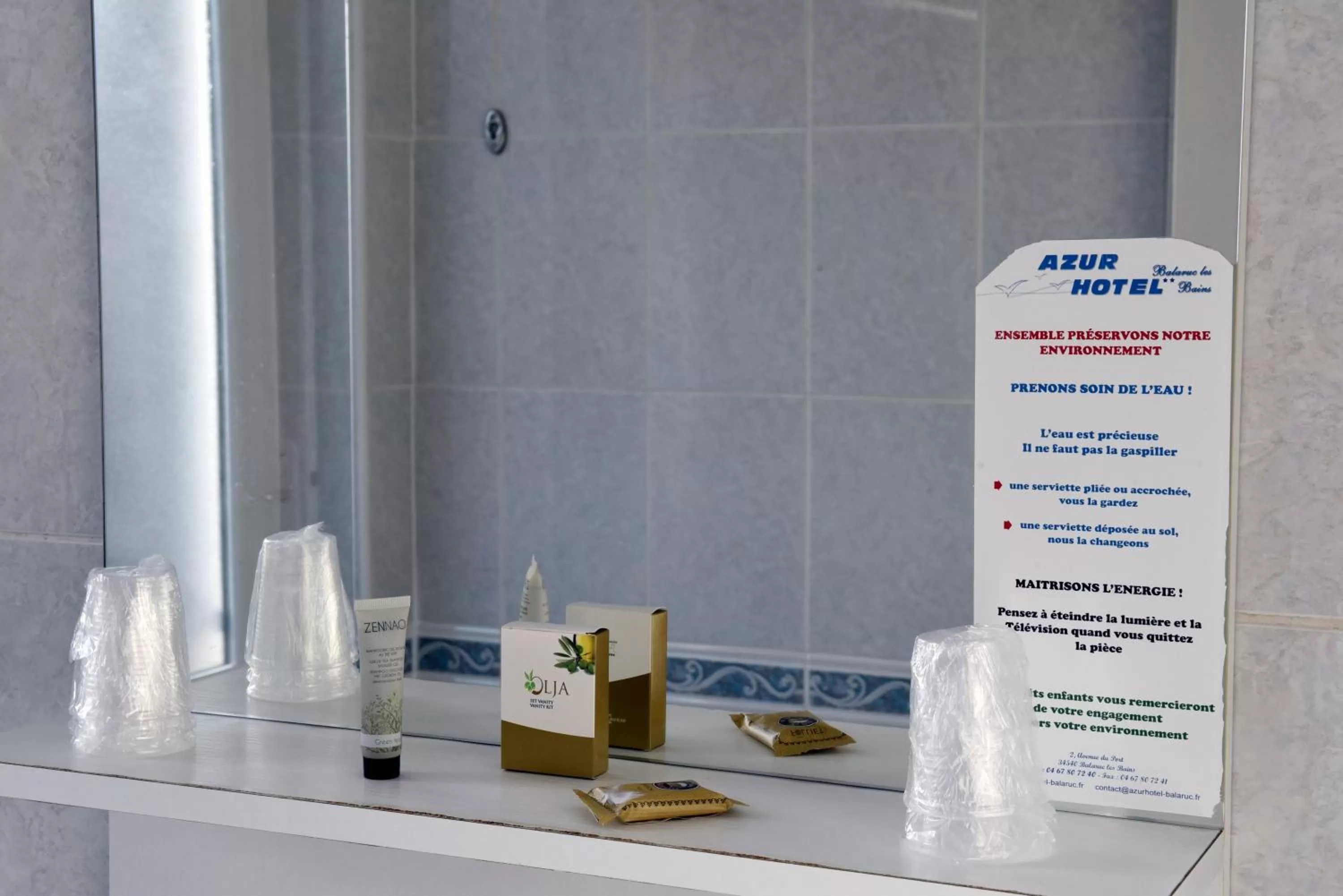 Bathroom in Azur Hôtel