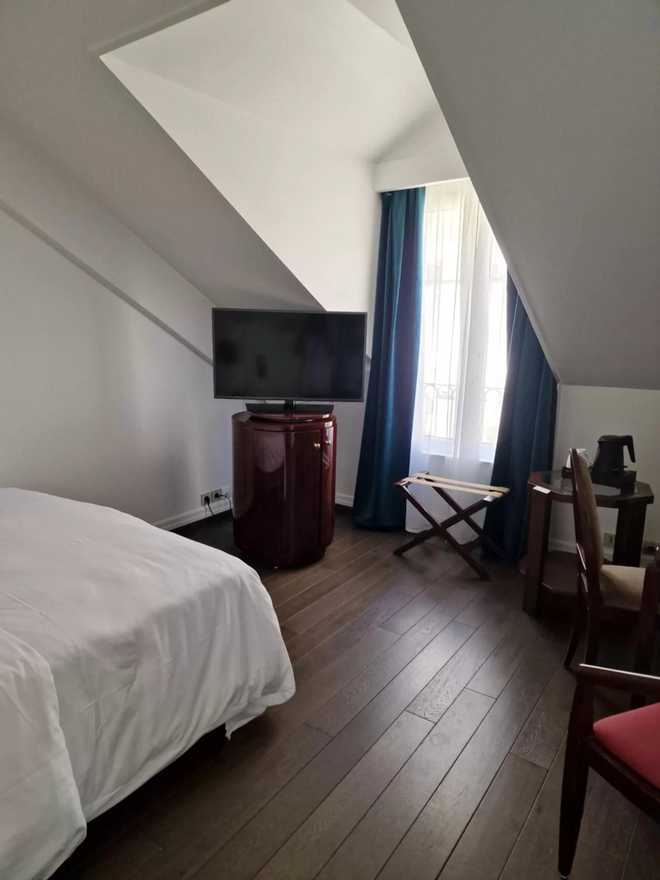 Bedroom, Bed in Hotel Du Parc - Mulhouse Centre