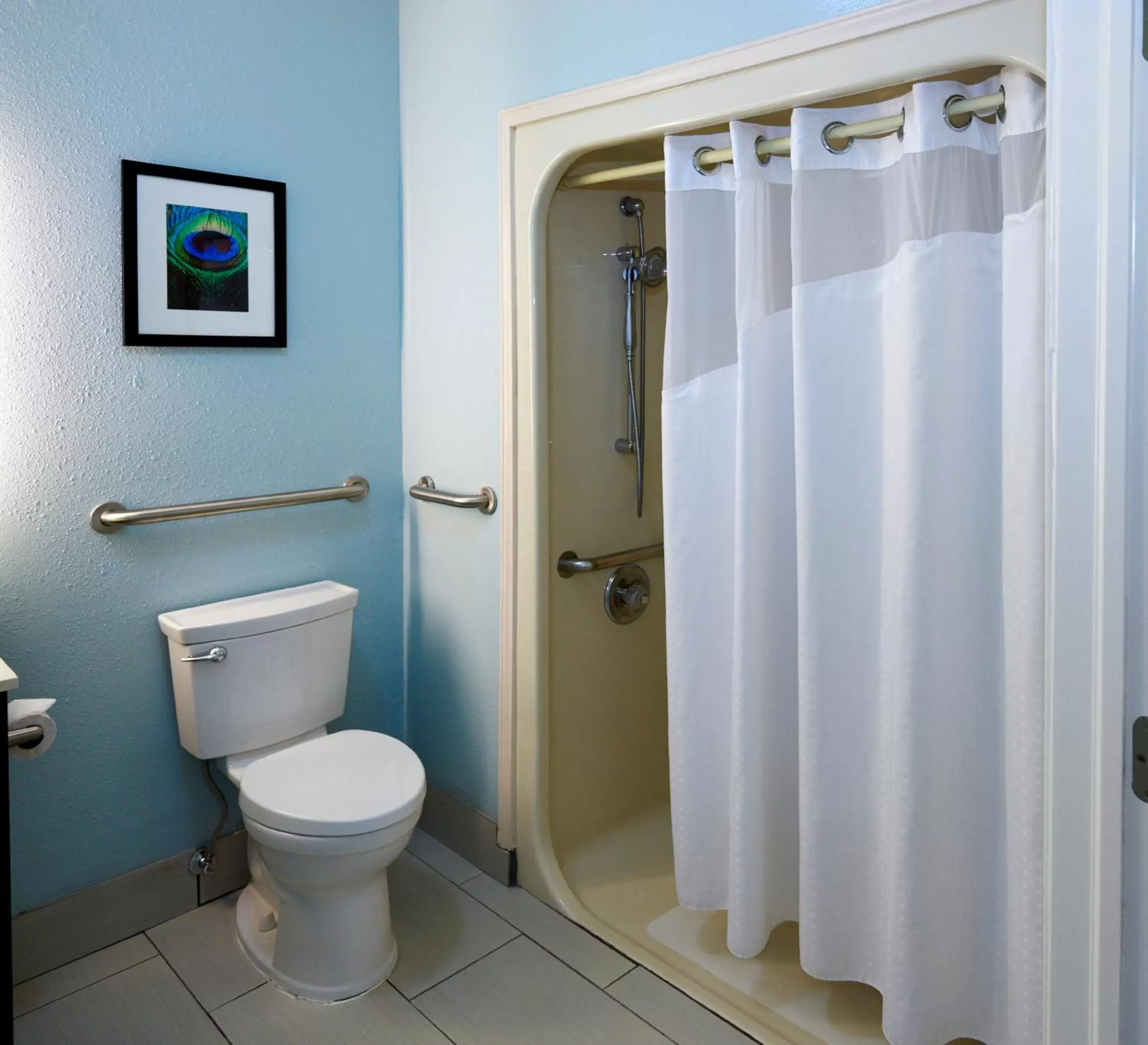 Photo of the whole room, Bathroom in Holiday Inn Express & Suites Birmingham South - Pelham, an IHG Hotel