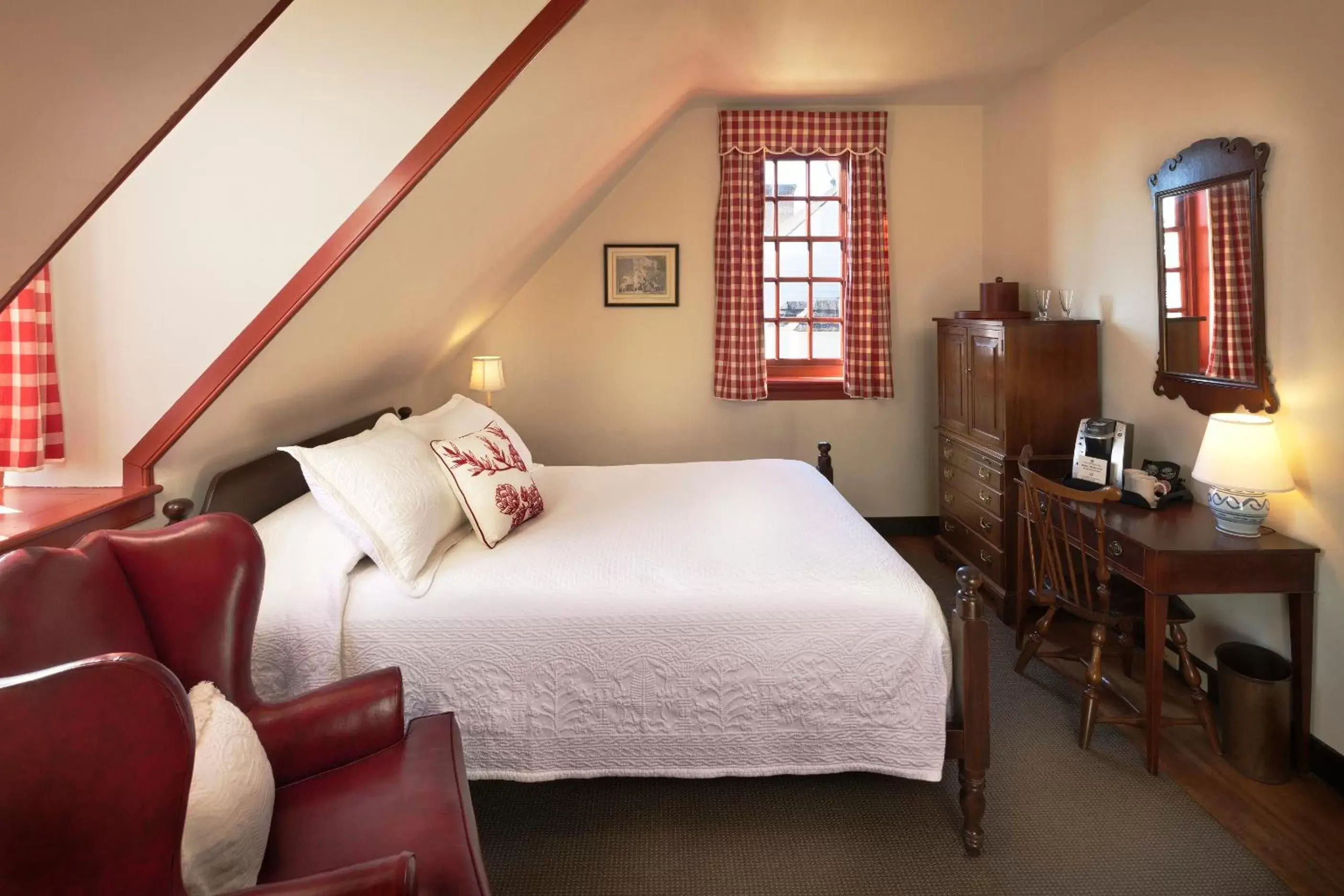 Photo of the whole room, Bed in Colonial Houses, an official Colonial Williamsburg Hotel Photo of the whole room, Bed in Colonial Houses, an official Colonial Williamsburg Hotel