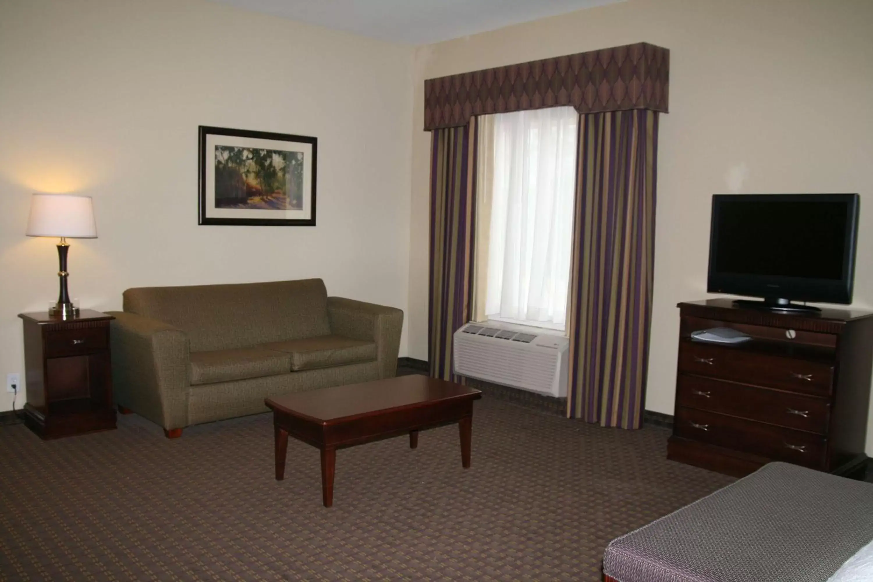 Bed, Seating Area in Hampton Inn Kilgore