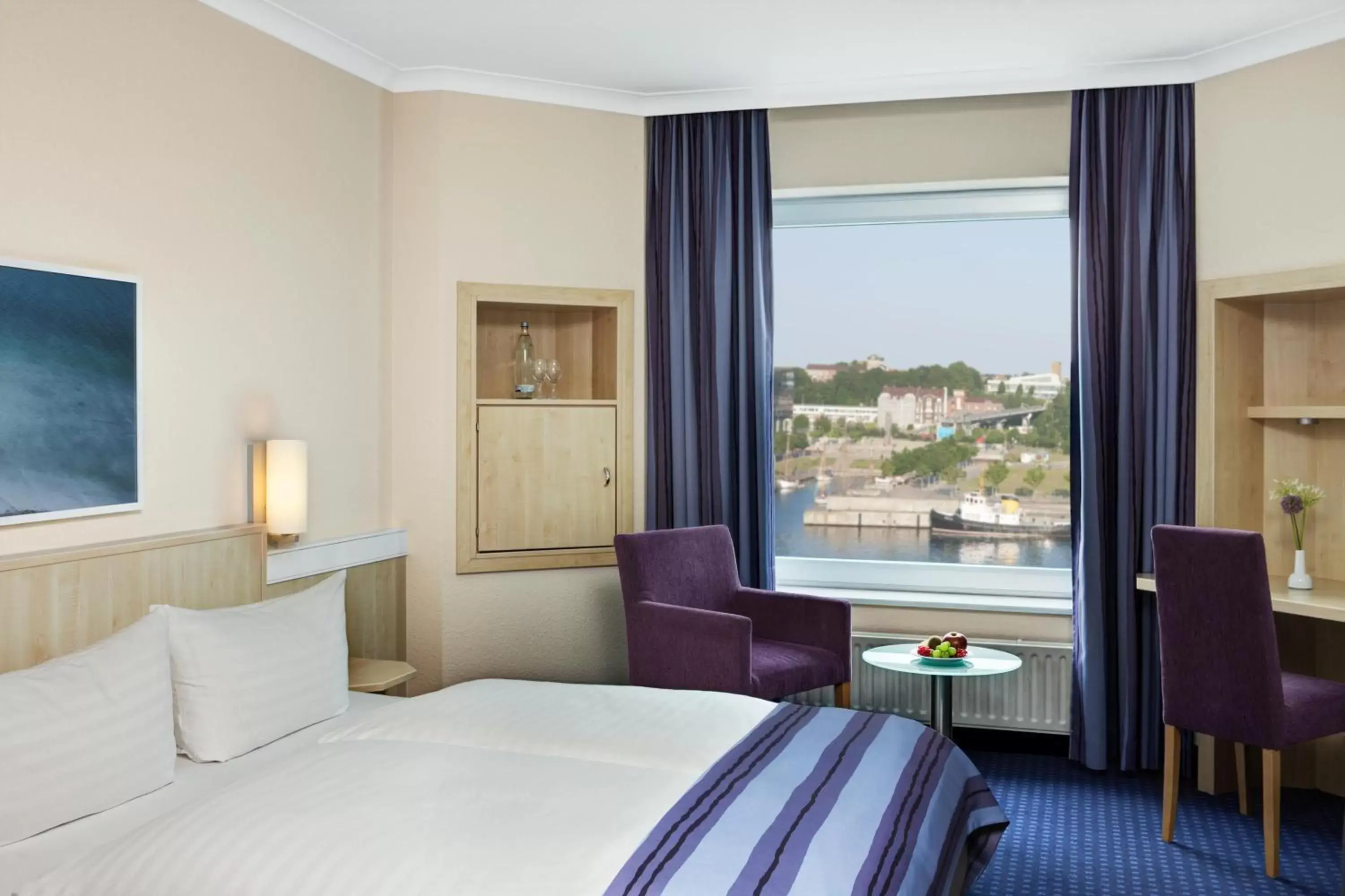 Photo of the whole room, Bed in IntercityHotel Kiel