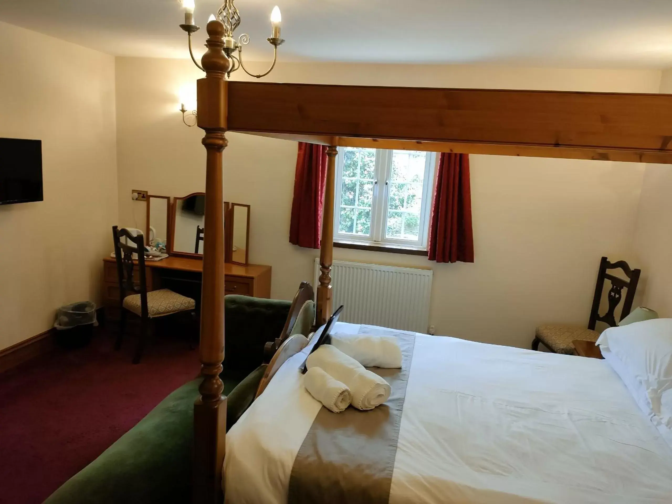 Bedroom, Bed in Great Trethew Manor Hotel & Restaurant