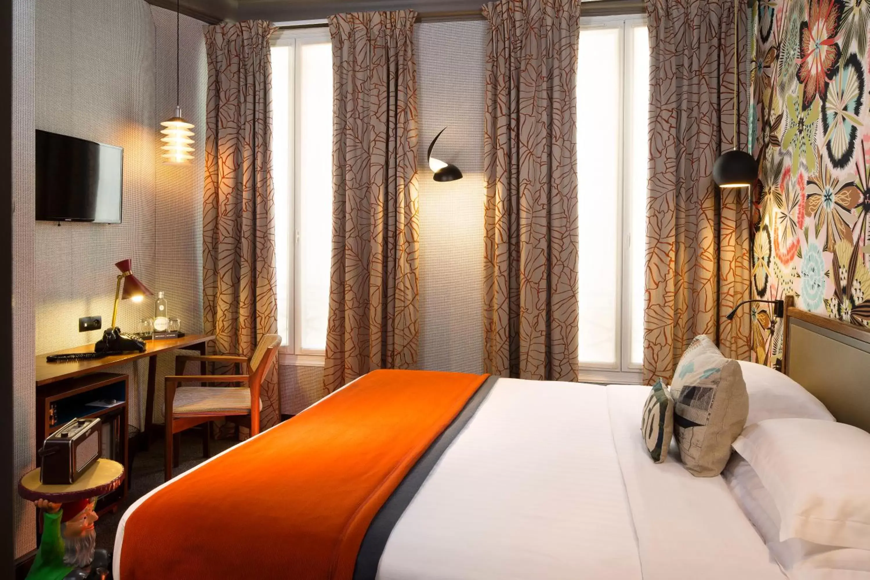 Photo of the whole room, Bed in Hôtel Les Dames du Panthéon