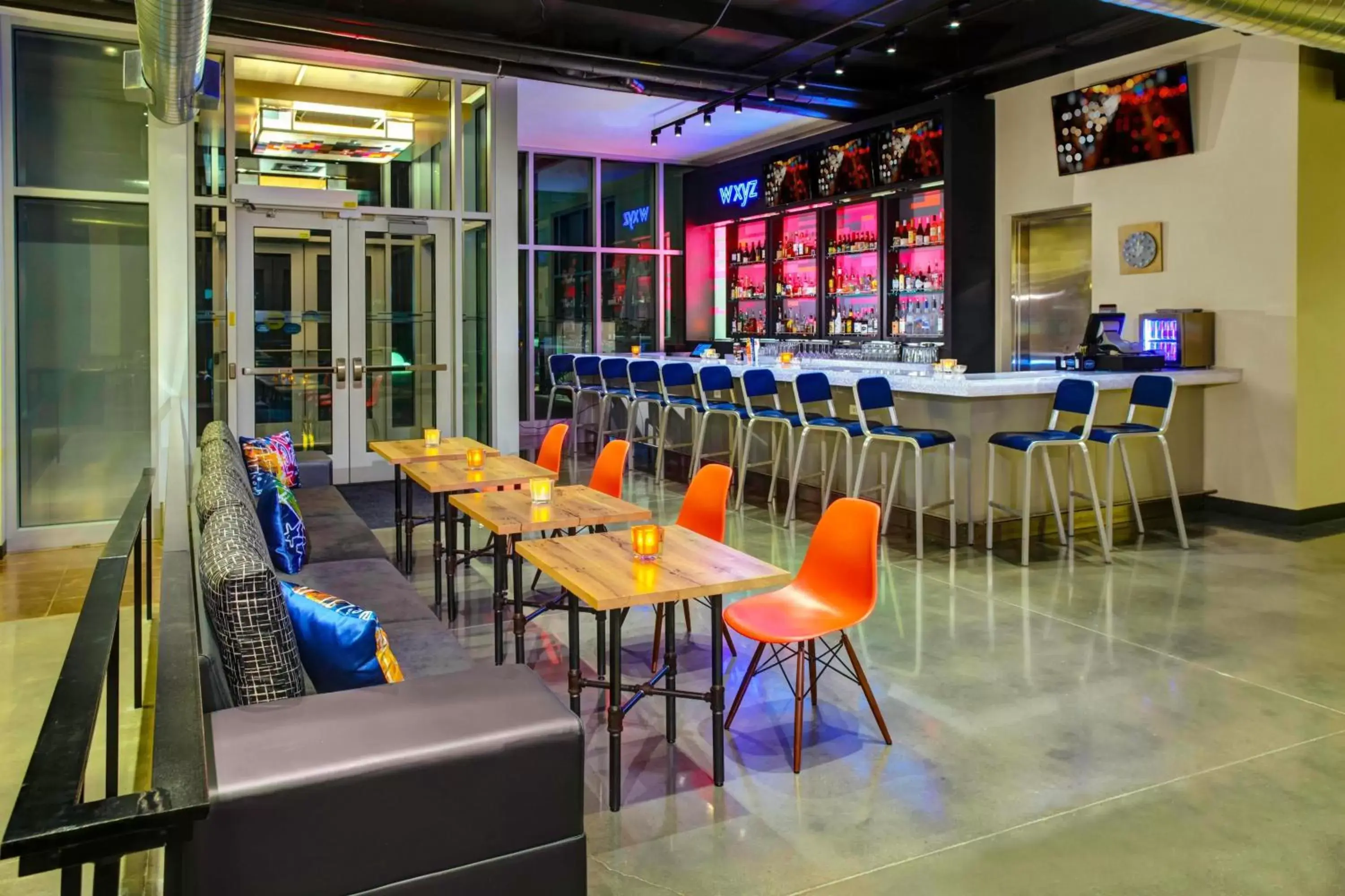 Restaurant/Places to Eat in Aloft Wichita