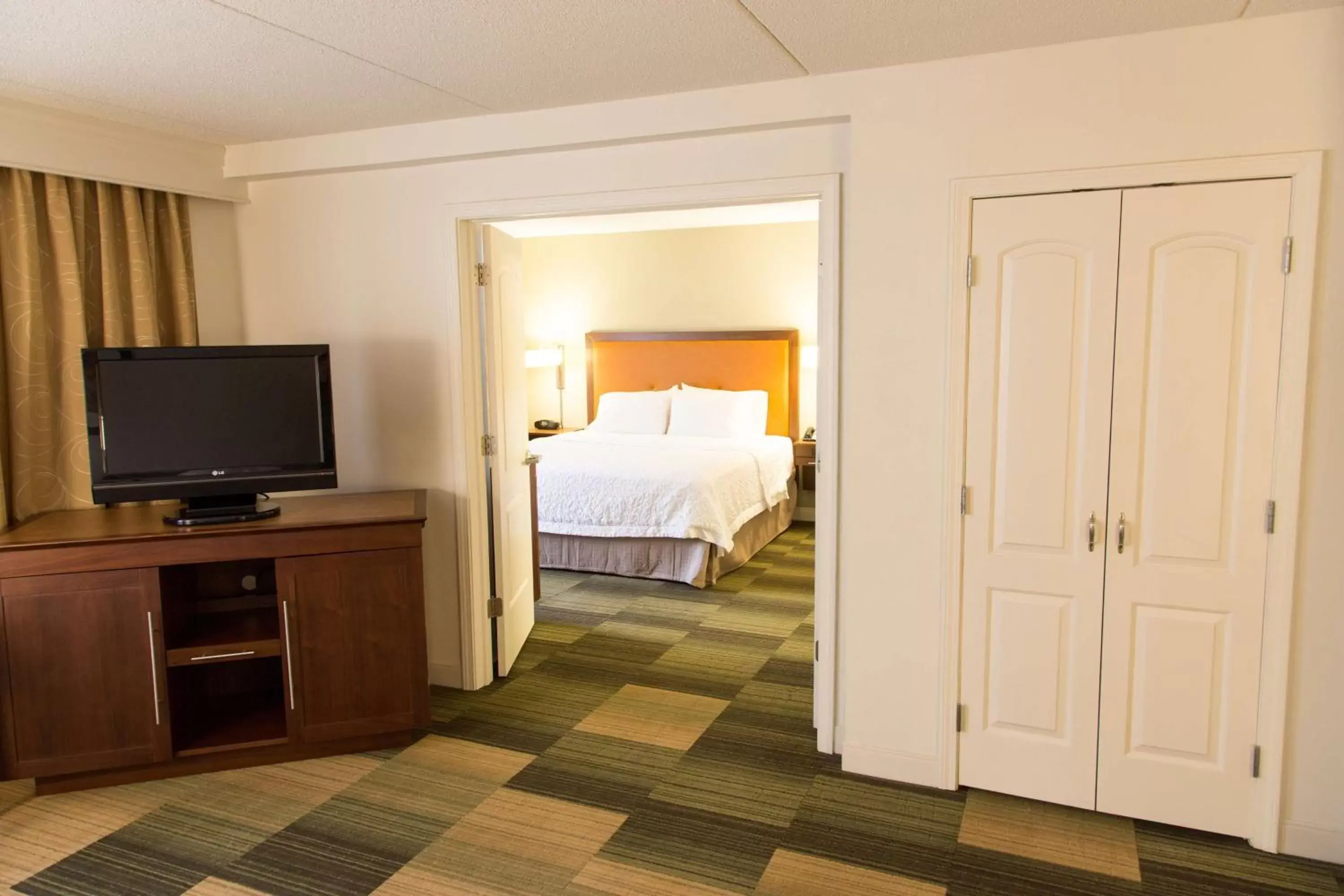 Bedroom, Bed in Hampton Inn & Suites Albany-Downtown