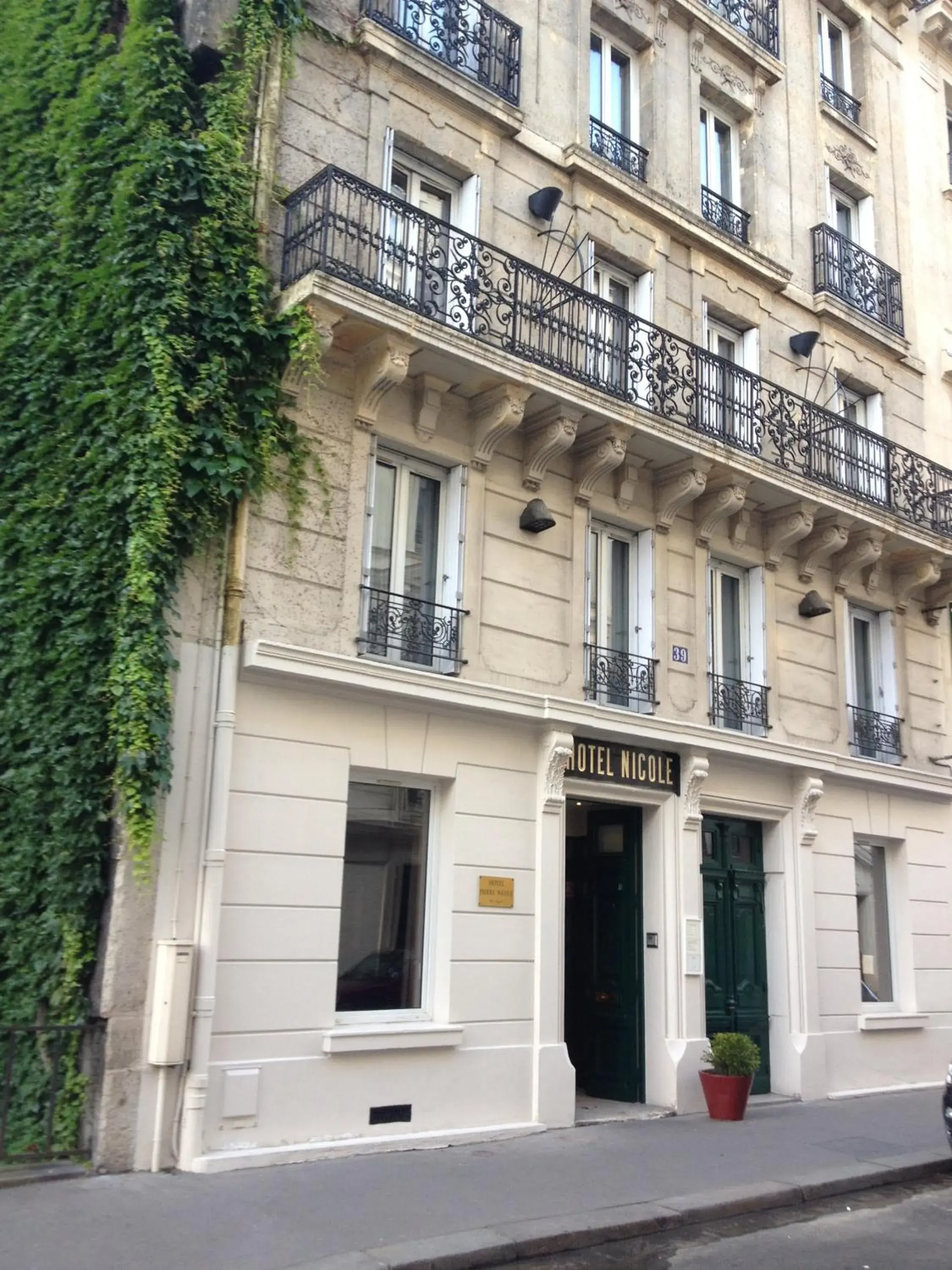 Facade/entrance, Property Building in Hotel Pierre Nicole