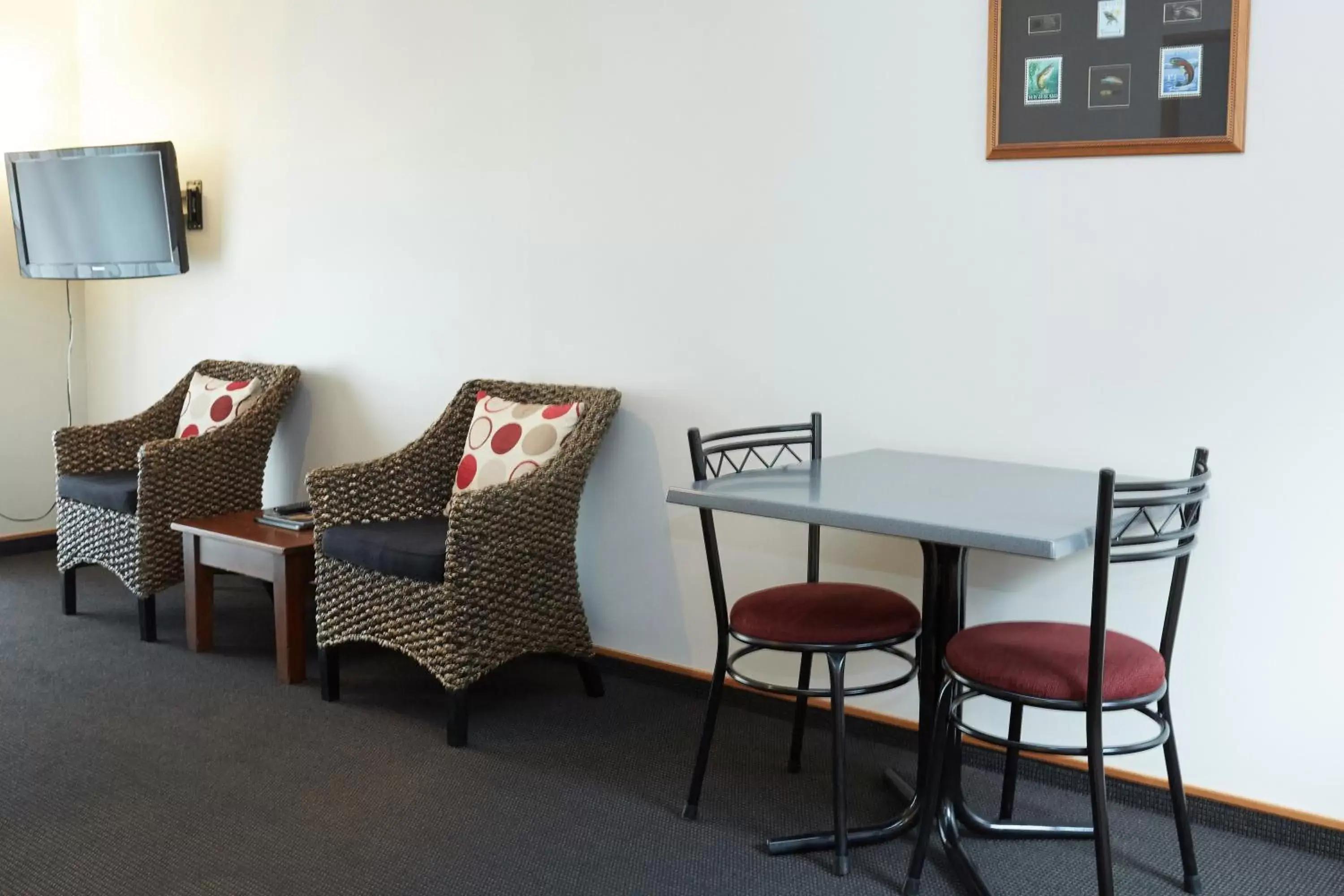Seating Area in Admiral Court Motel & Apartments
