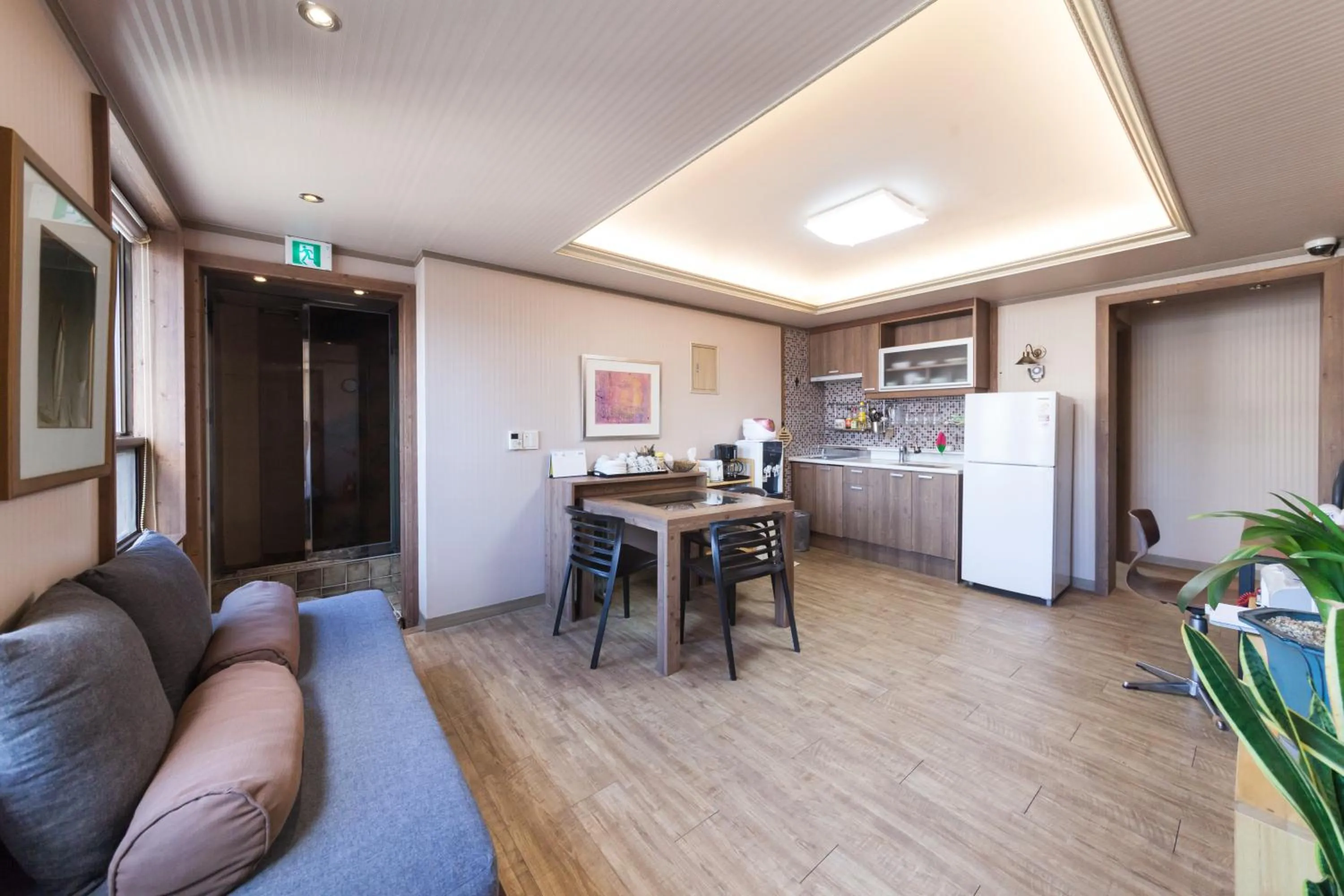 Day in Yehadoye Guesthouse