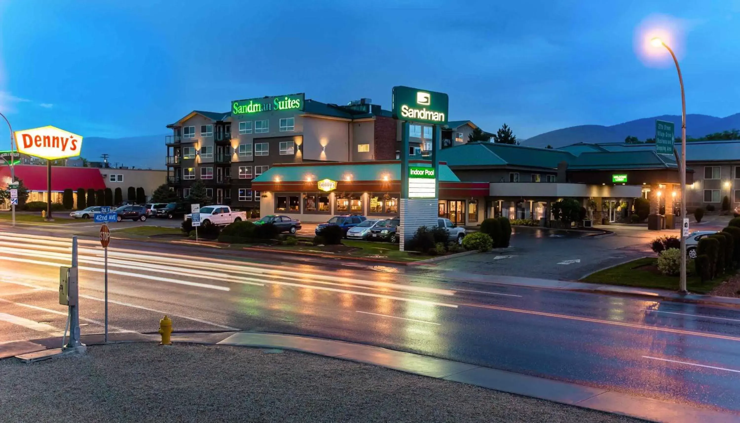 Property building in Sandman Hotel Vernon