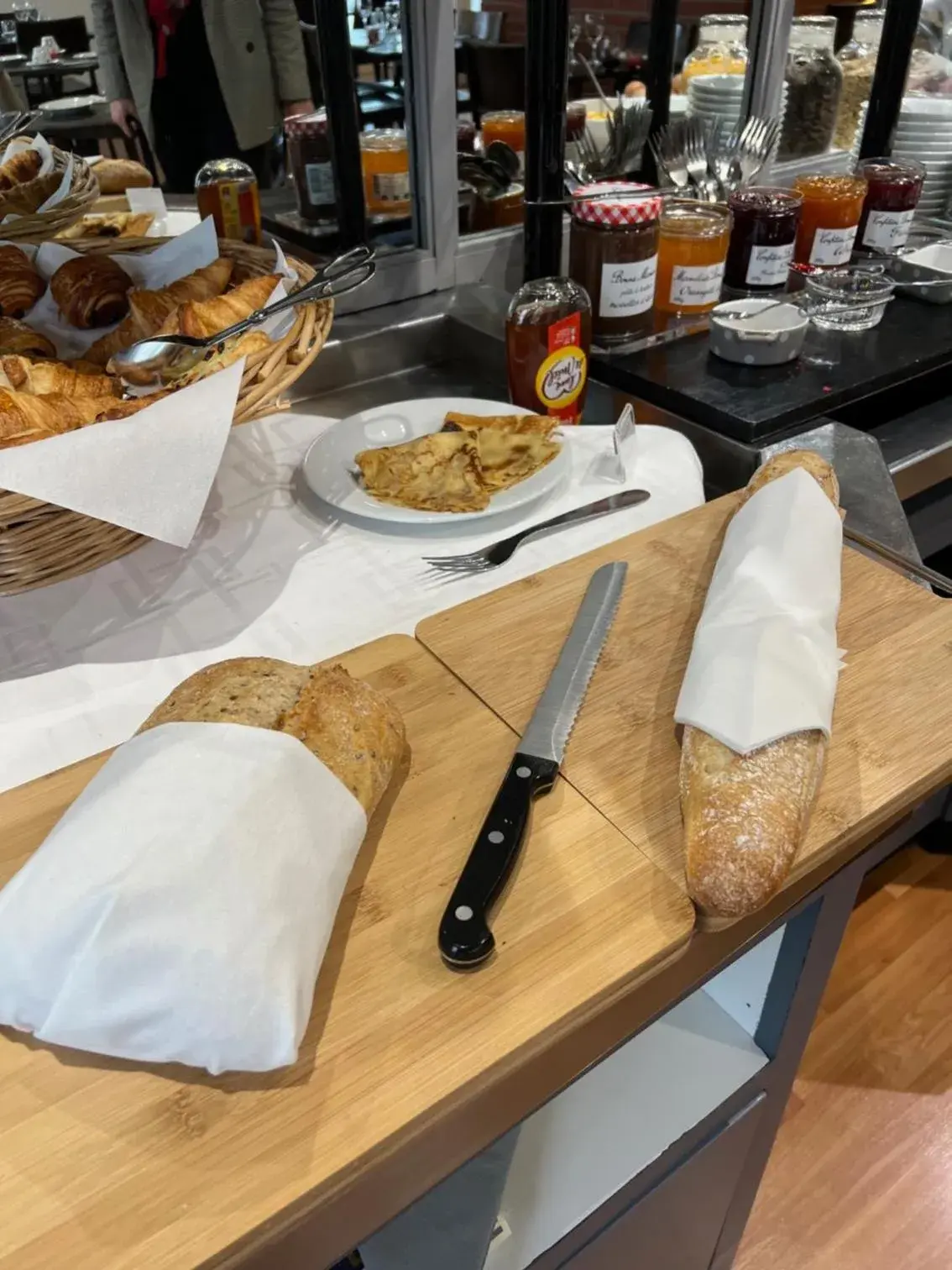 Continental breakfast in Logis Cottage Hôtel