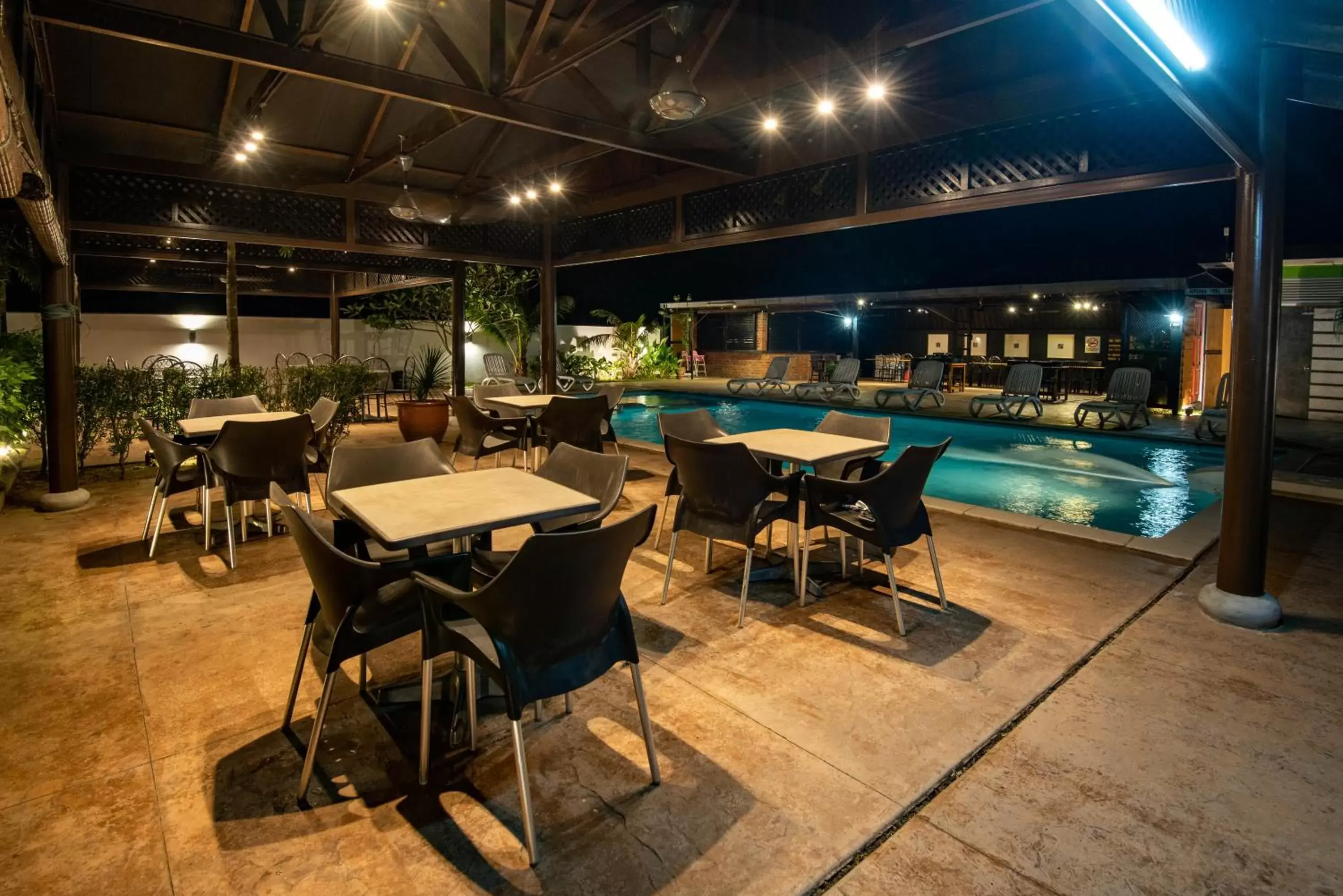 Restaurant/places to eat, Lounge/Bar in Riverra Inn Langkawi