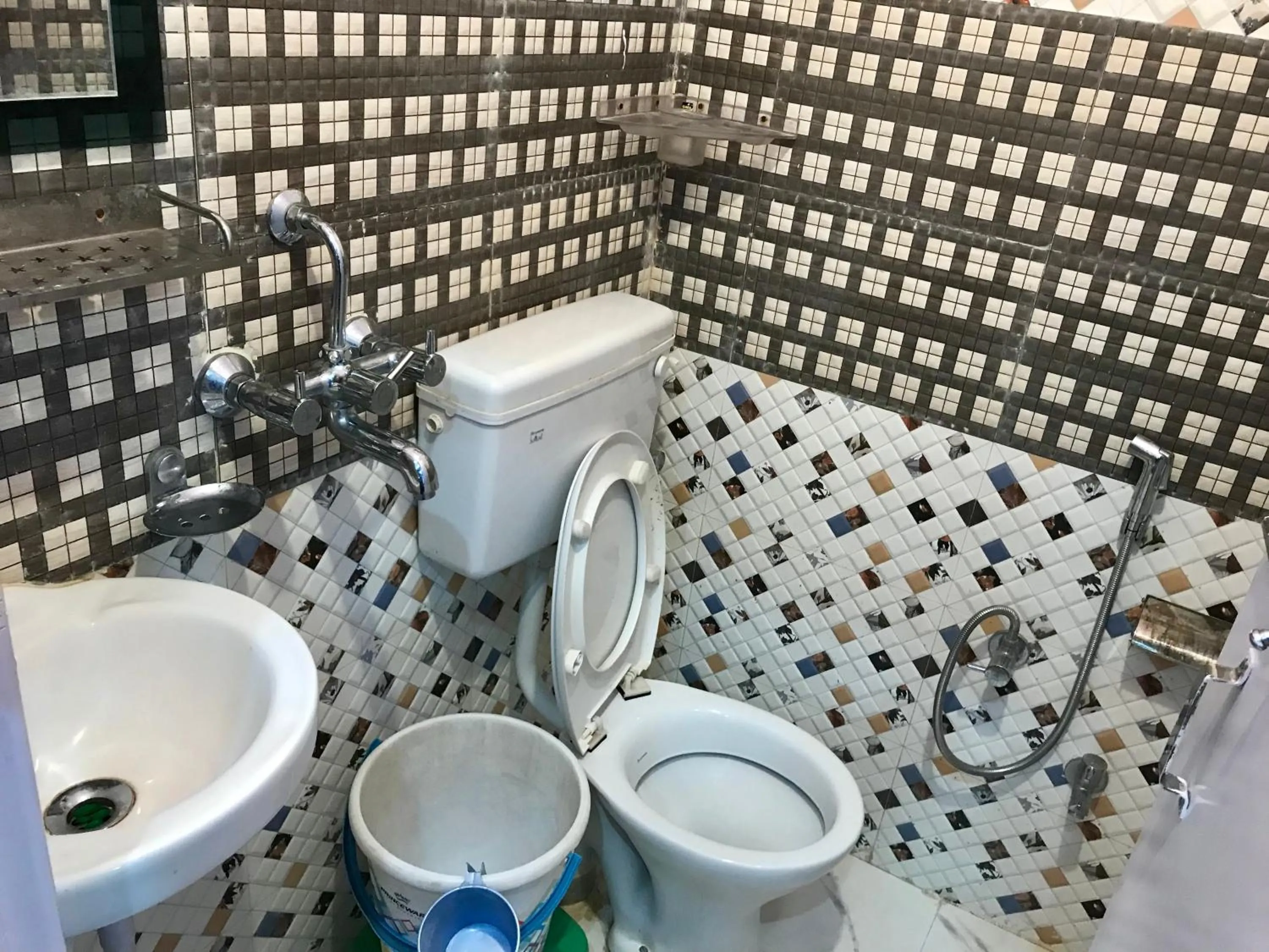 Bathroom in Golden Lodge