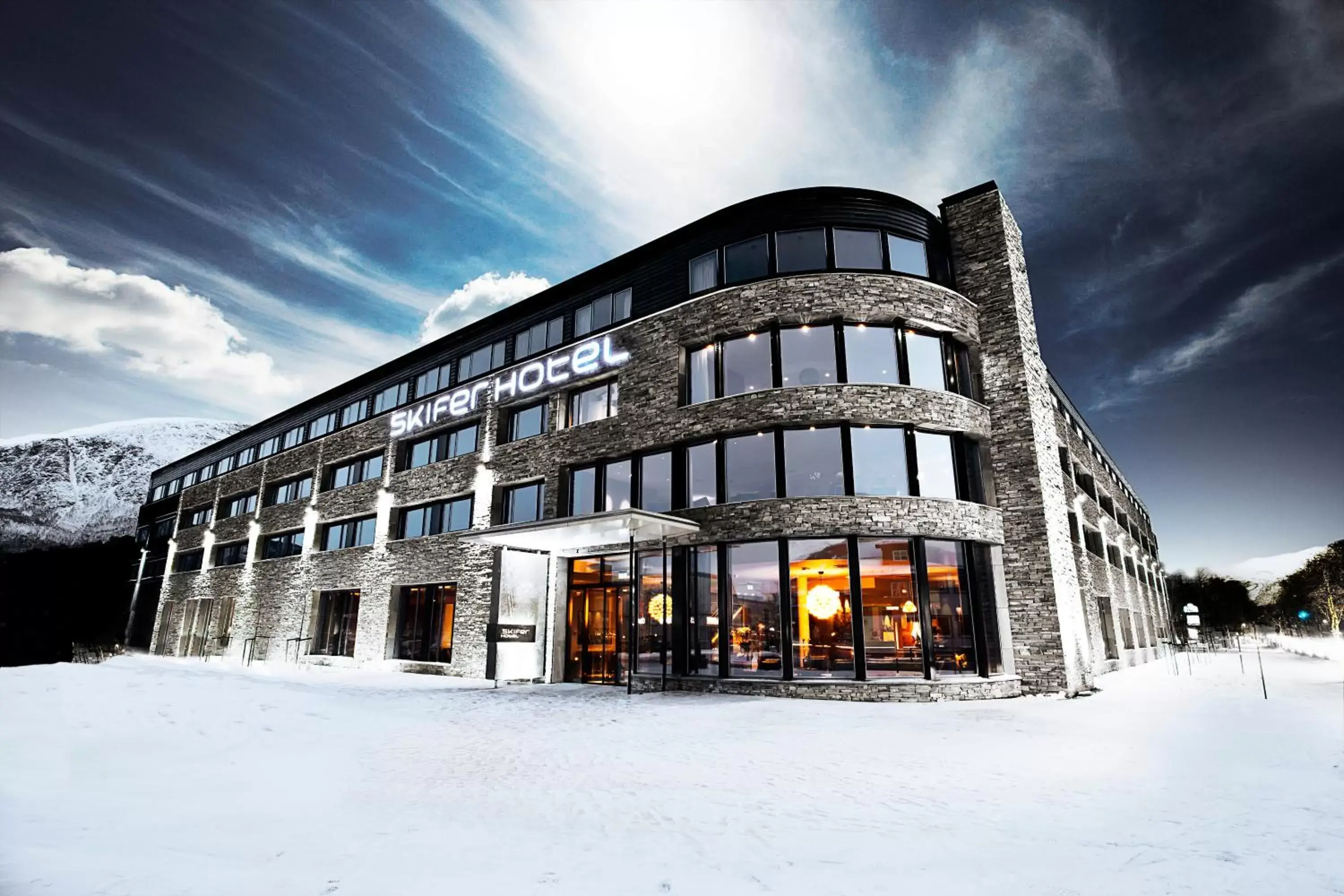 Facade/entrance, Winter in Quality Hotel Skifer