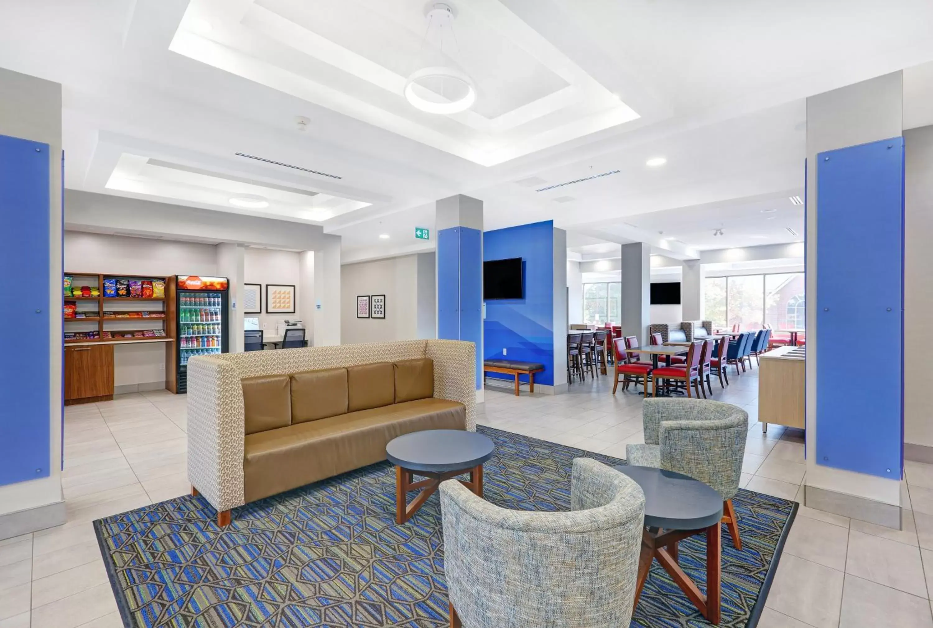 Property building, Seating Area in Holiday Inn Express Hotel & Suites - Woodstock, an IHG Hotel