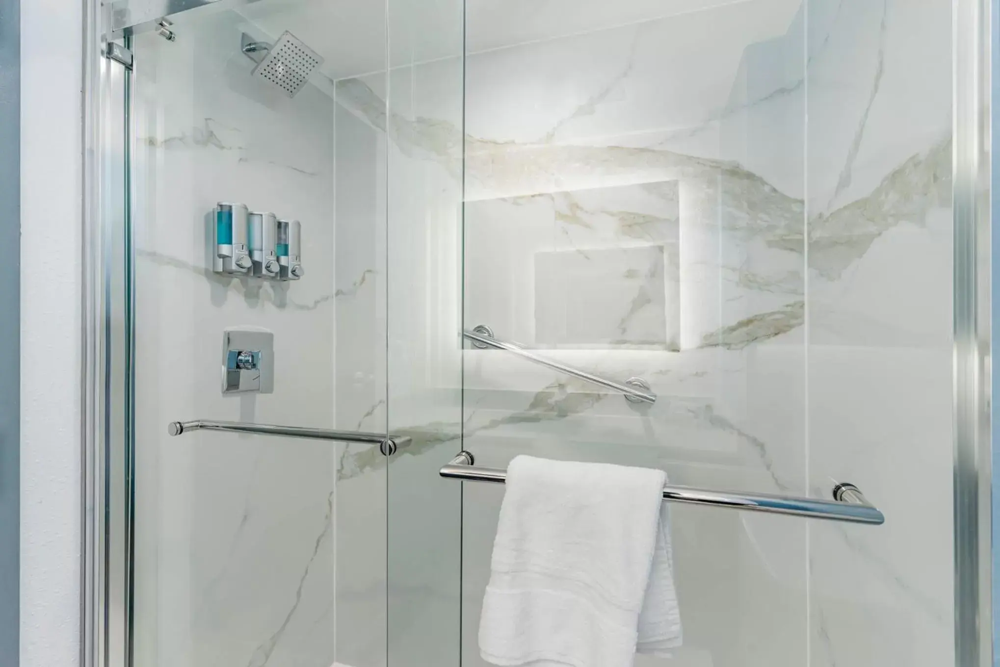 Shower in Sun N Sand Resort Shower in Sun N Sand Resort