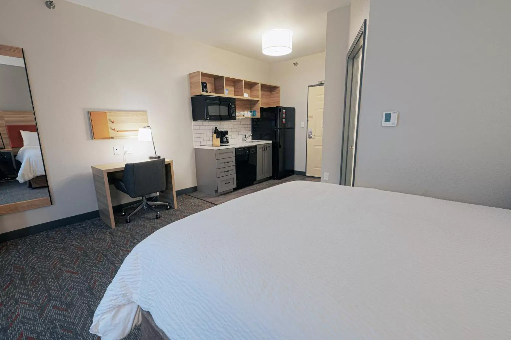 Photo of the whole room, Bed in Candlewood Suites Merrillville, an IHG Hotel