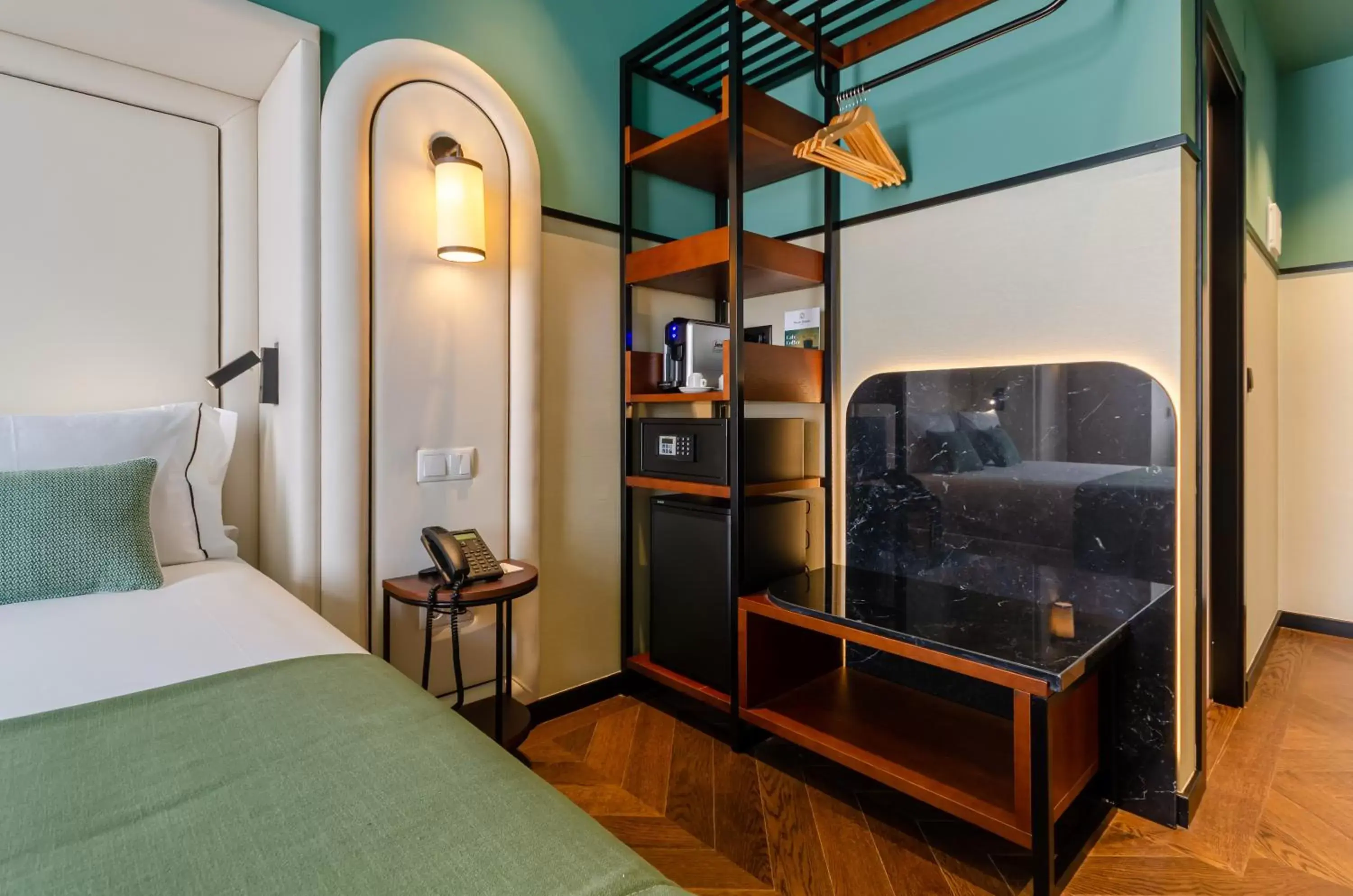 Bedroom, Bathroom in Nicola Rossio Hotel